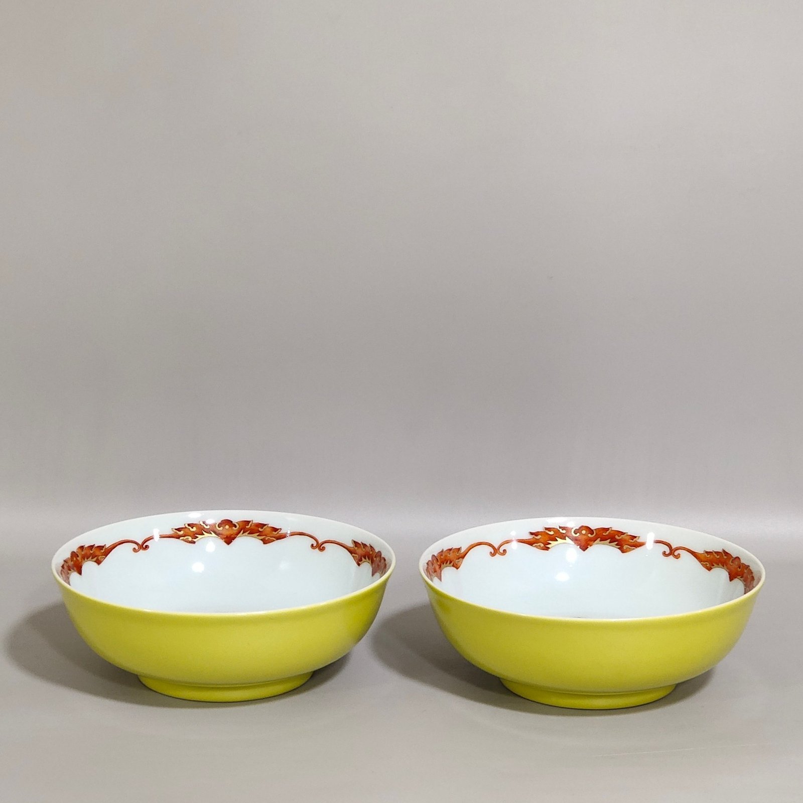 Qing Dynasty Yongzheng A lemon yellow glazed bowl with five blessings and a hundred flowers and blessings