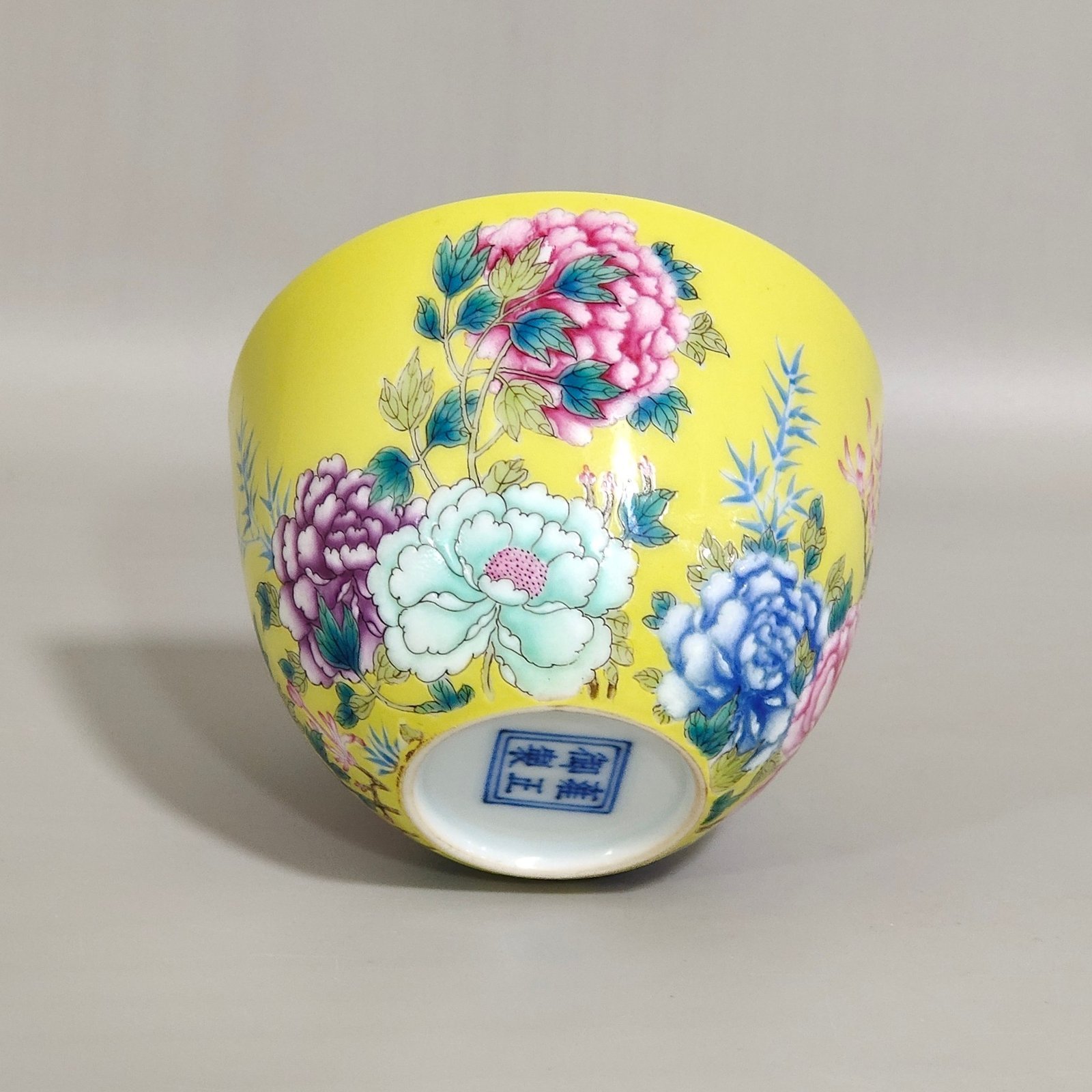Qing Dynasty Yongzheng Lemon yellow glaze peony flower cup