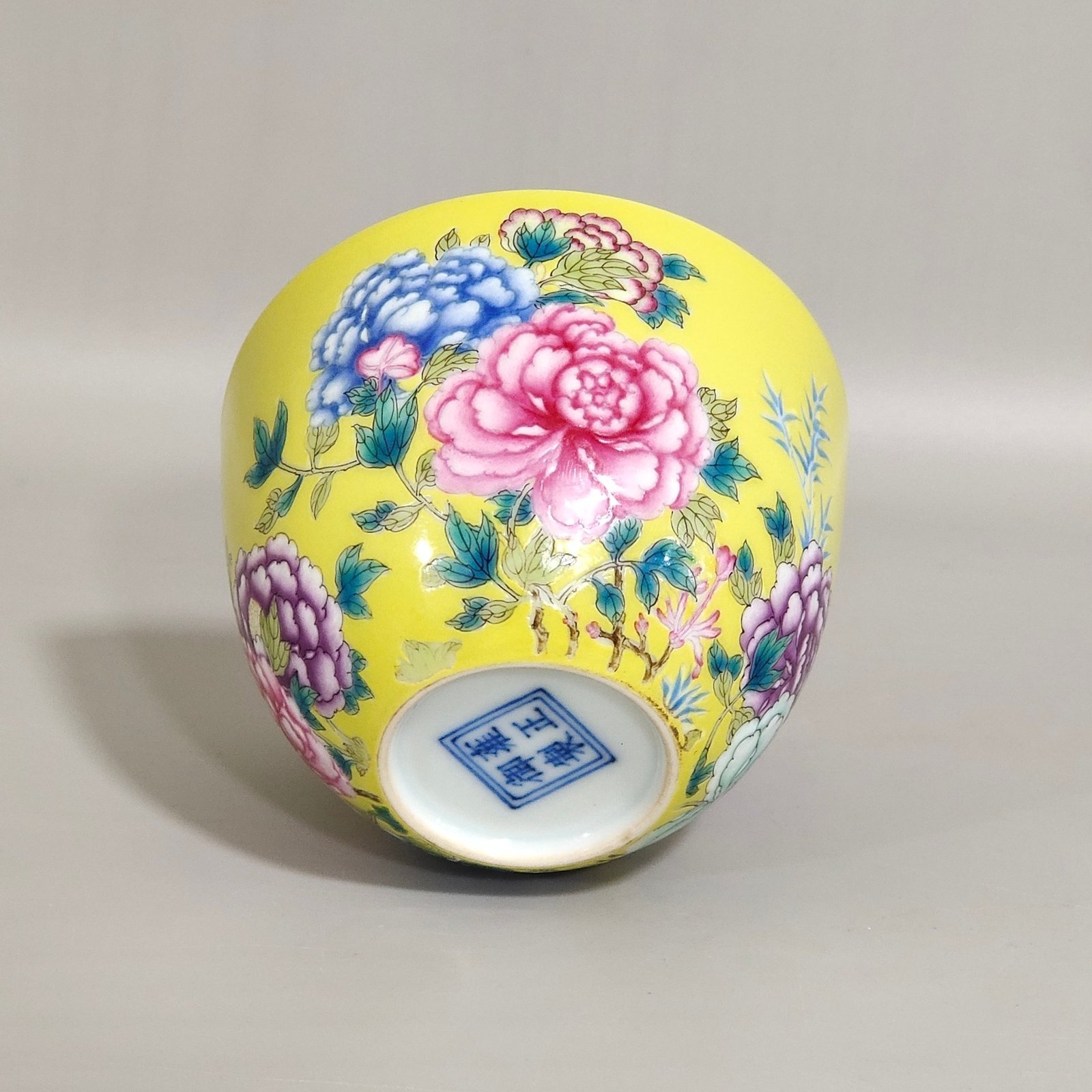 Qing Dynasty Yongzheng Lemon yellow glaze peony flower cup