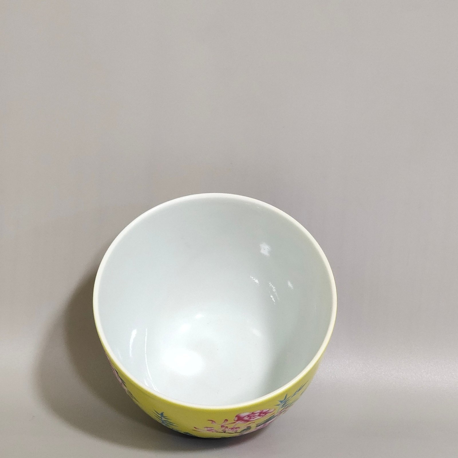 Qing Dynasty Yongzheng Lemon yellow glaze peony flower cup