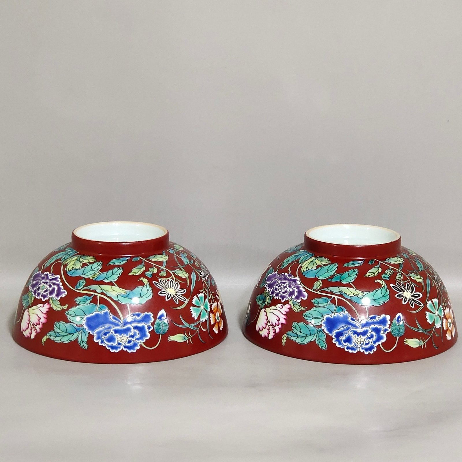 Qing Dynasty Yongzheng imperial bowl with foreign color coral and red ground