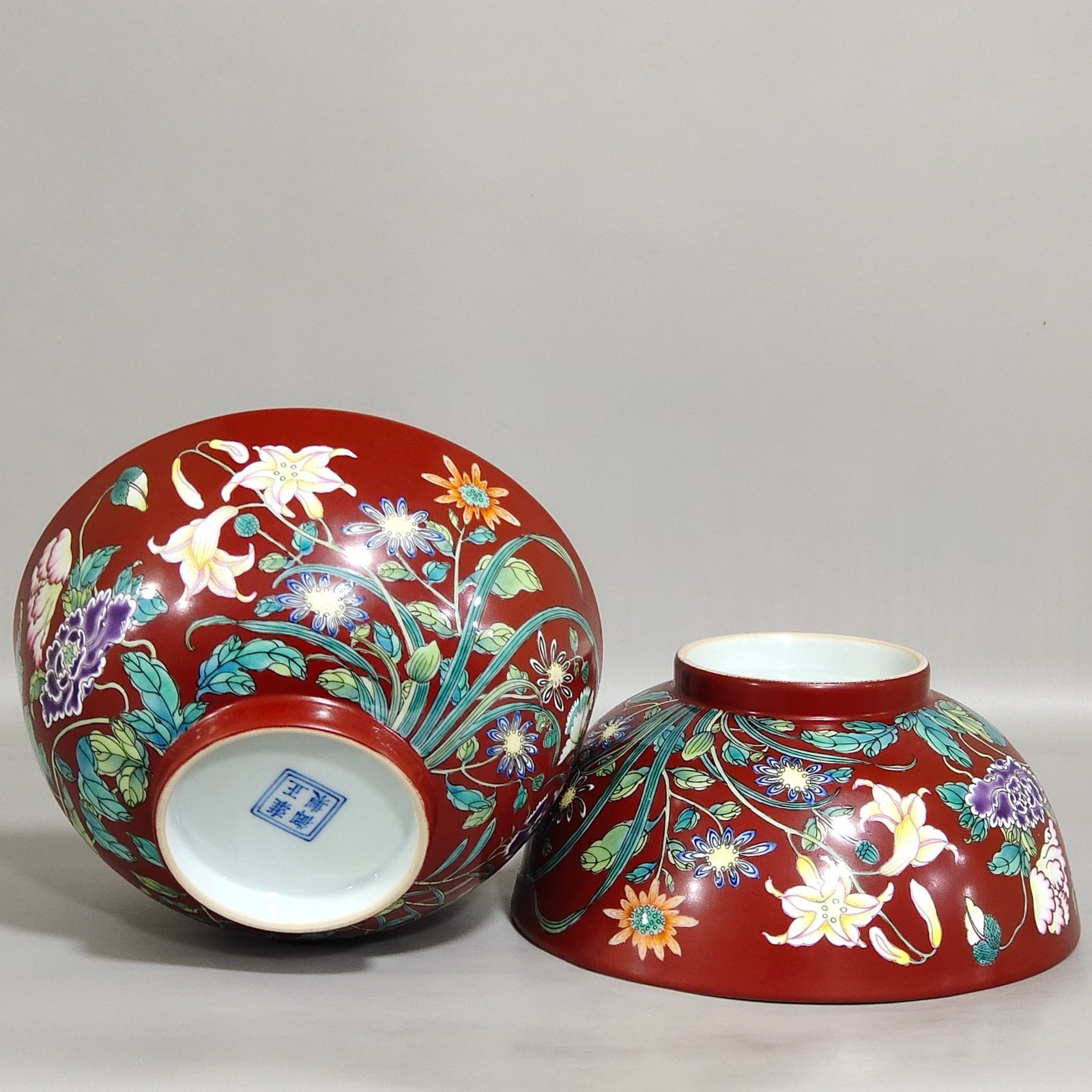 Qing Dynasty Yongzheng imperial bowl with foreign color coral and red ground