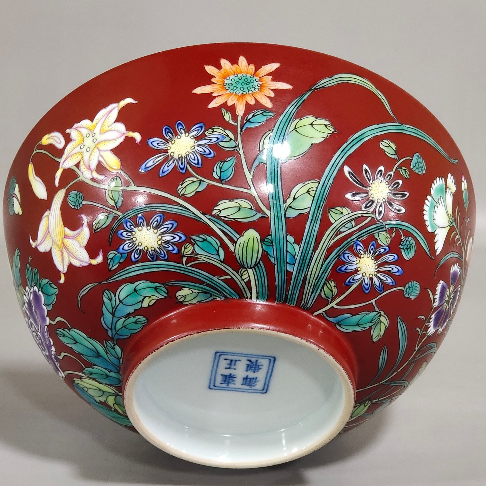 Qing Dynasty Yongzheng imperial bowl with foreign color coral and red ground