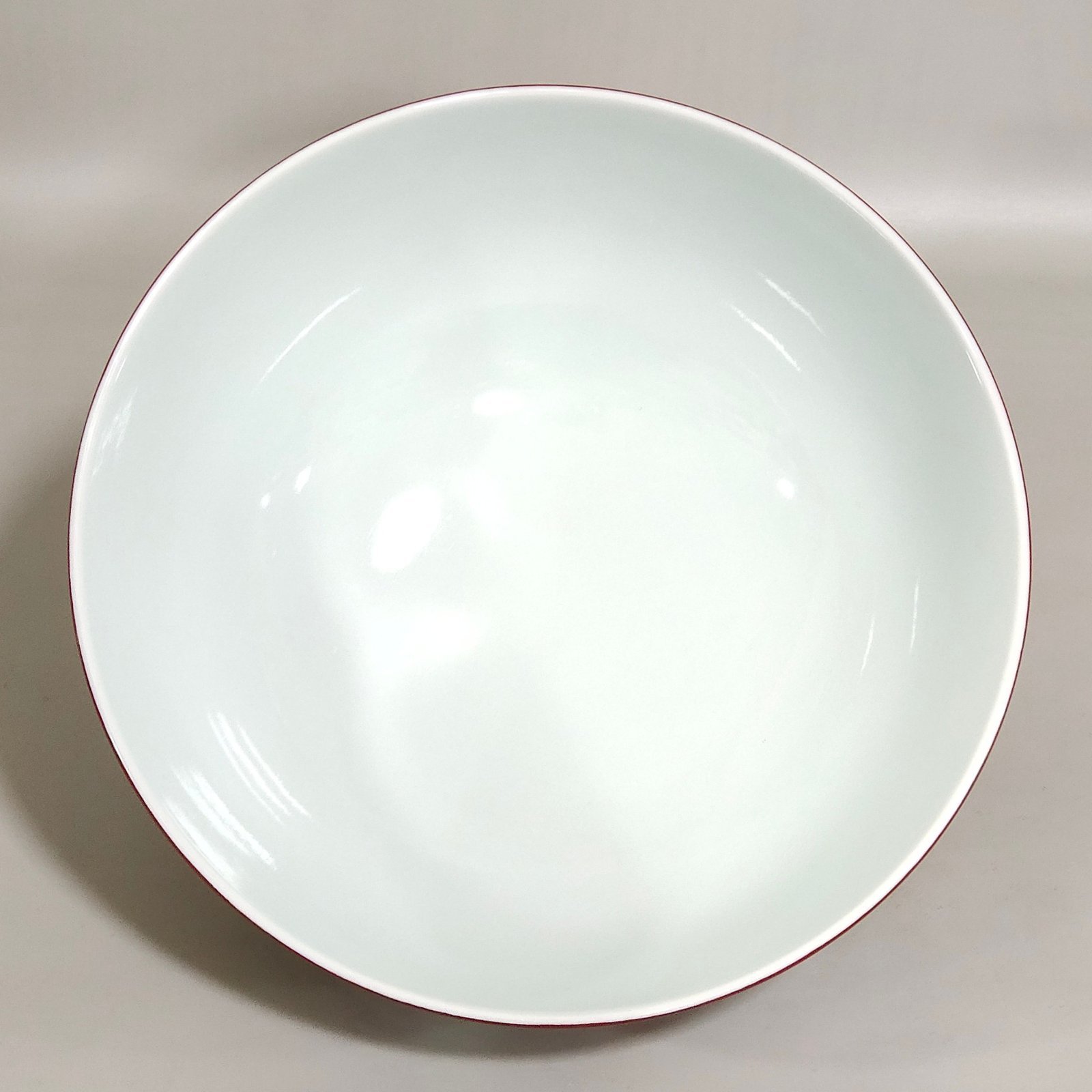 Qing Dynasty Yongzheng imperial bowl with foreign color coral and red ground