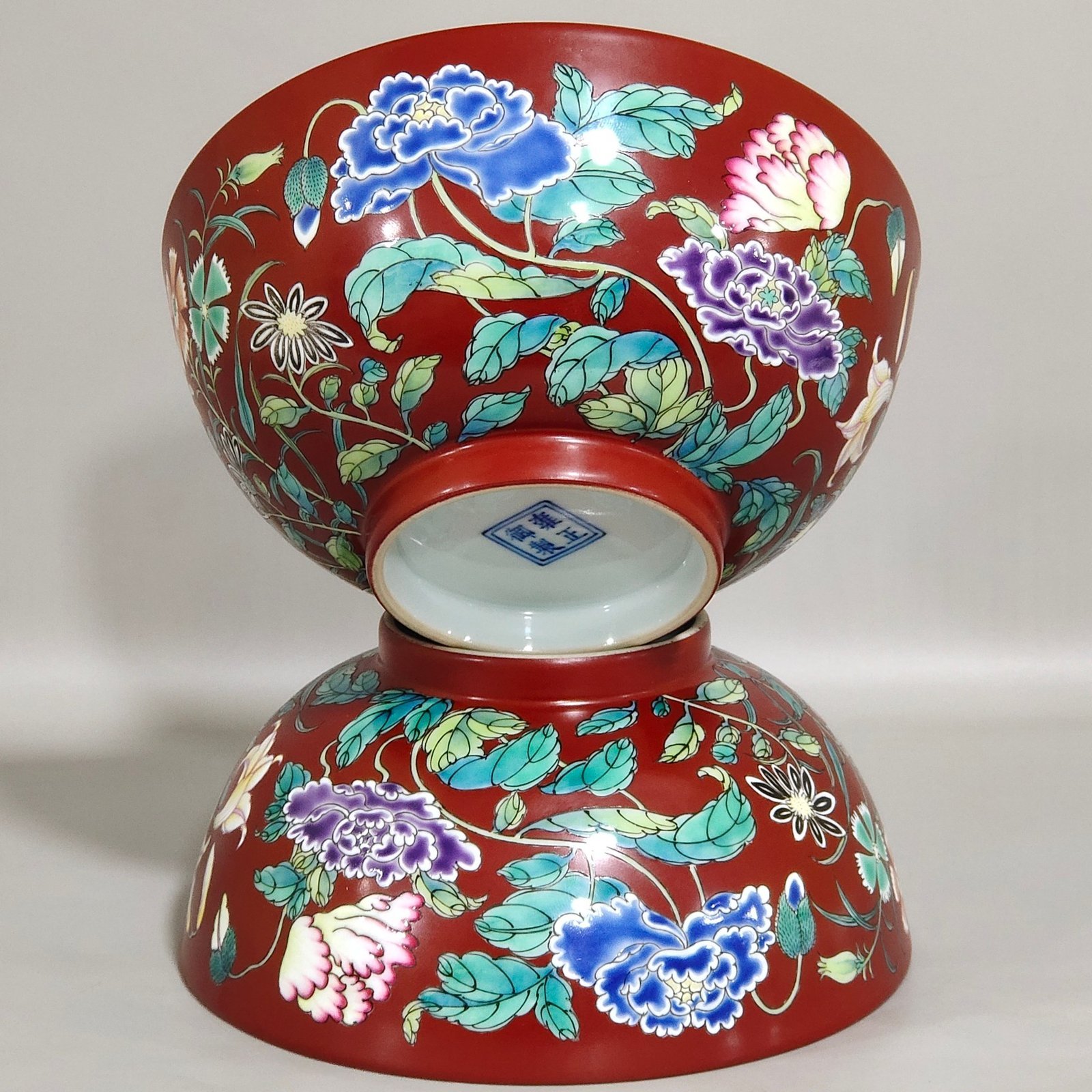 Qing Dynasty Yongzheng imperial bowl with foreign color coral and red ground