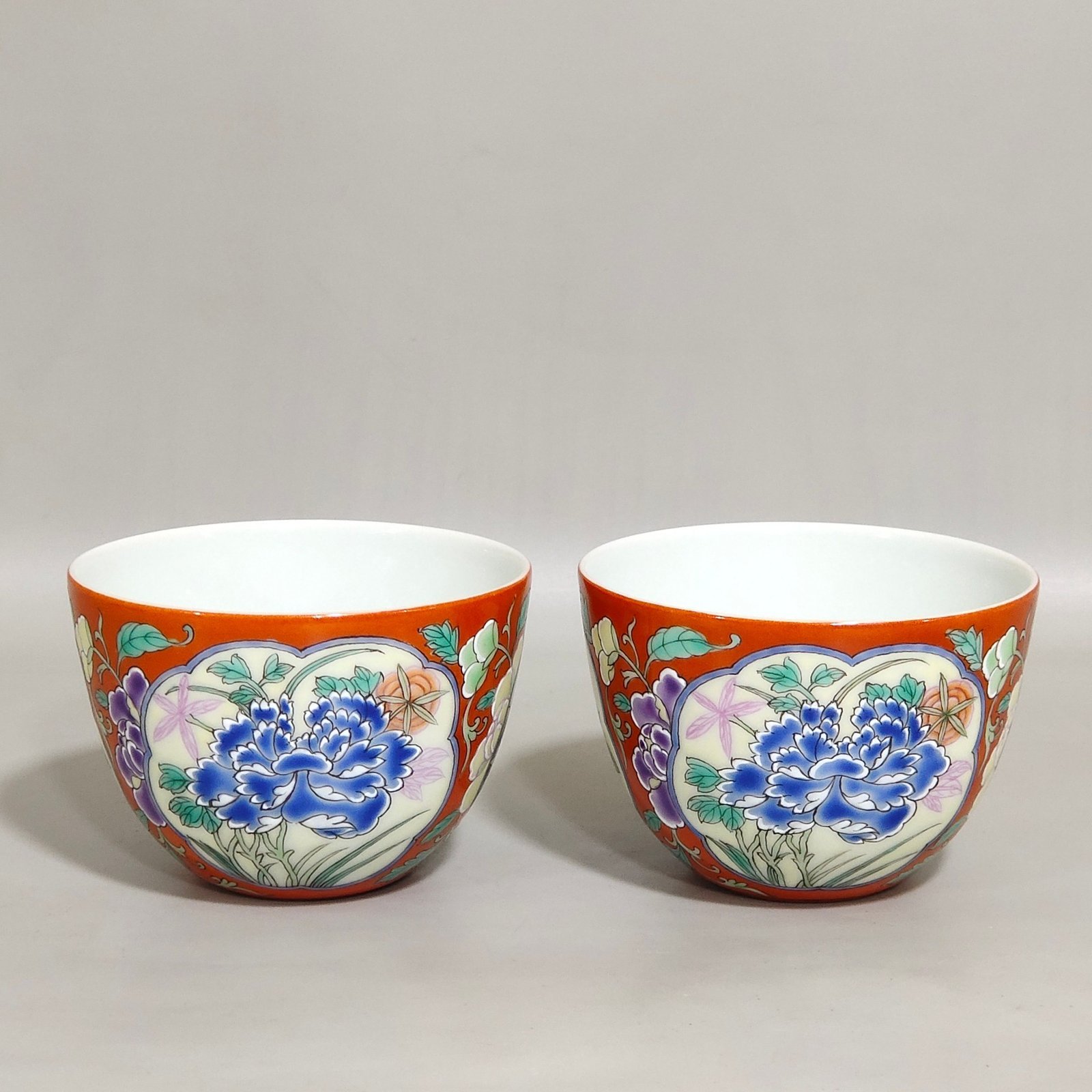 Qing Dynasty Yongzheng Coral red window flower cup