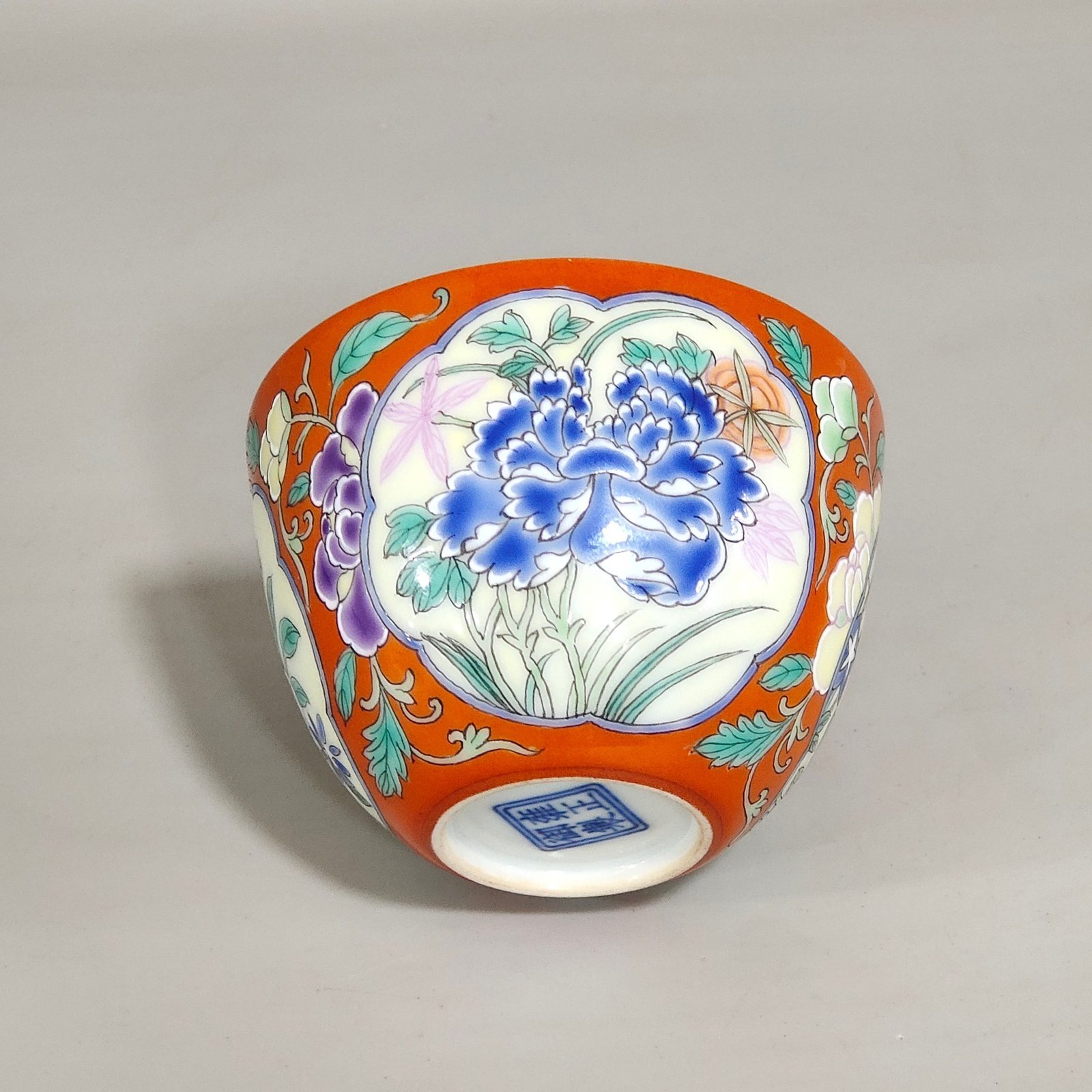 Qing Dynasty Yongzheng Coral red window flower cup