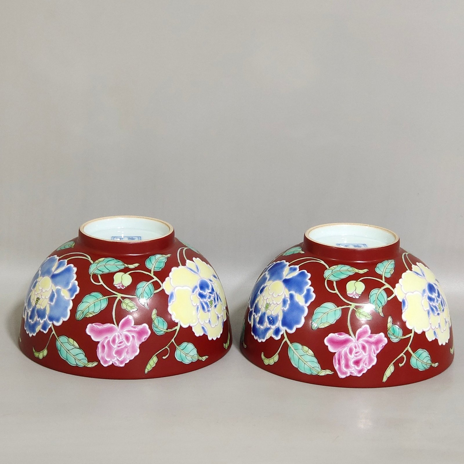 Qing Dynasty Yongzheng Coral red flower bowl