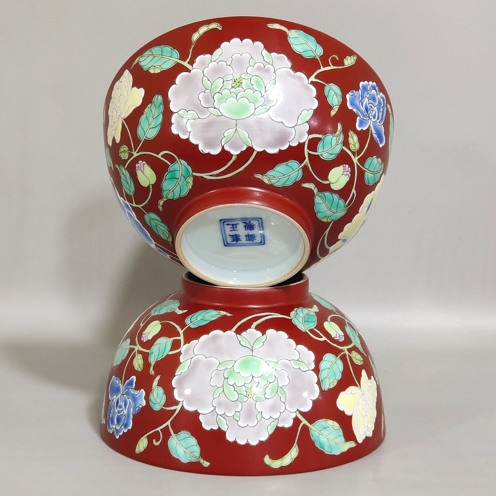 Qing Dynasty Yongzheng Coral red flower bowl