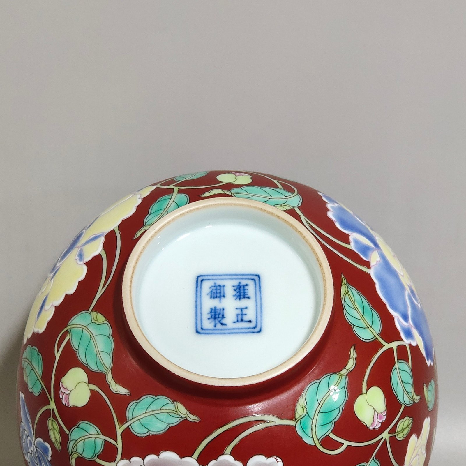 Qing Dynasty Yongzheng Coral red flower bowl