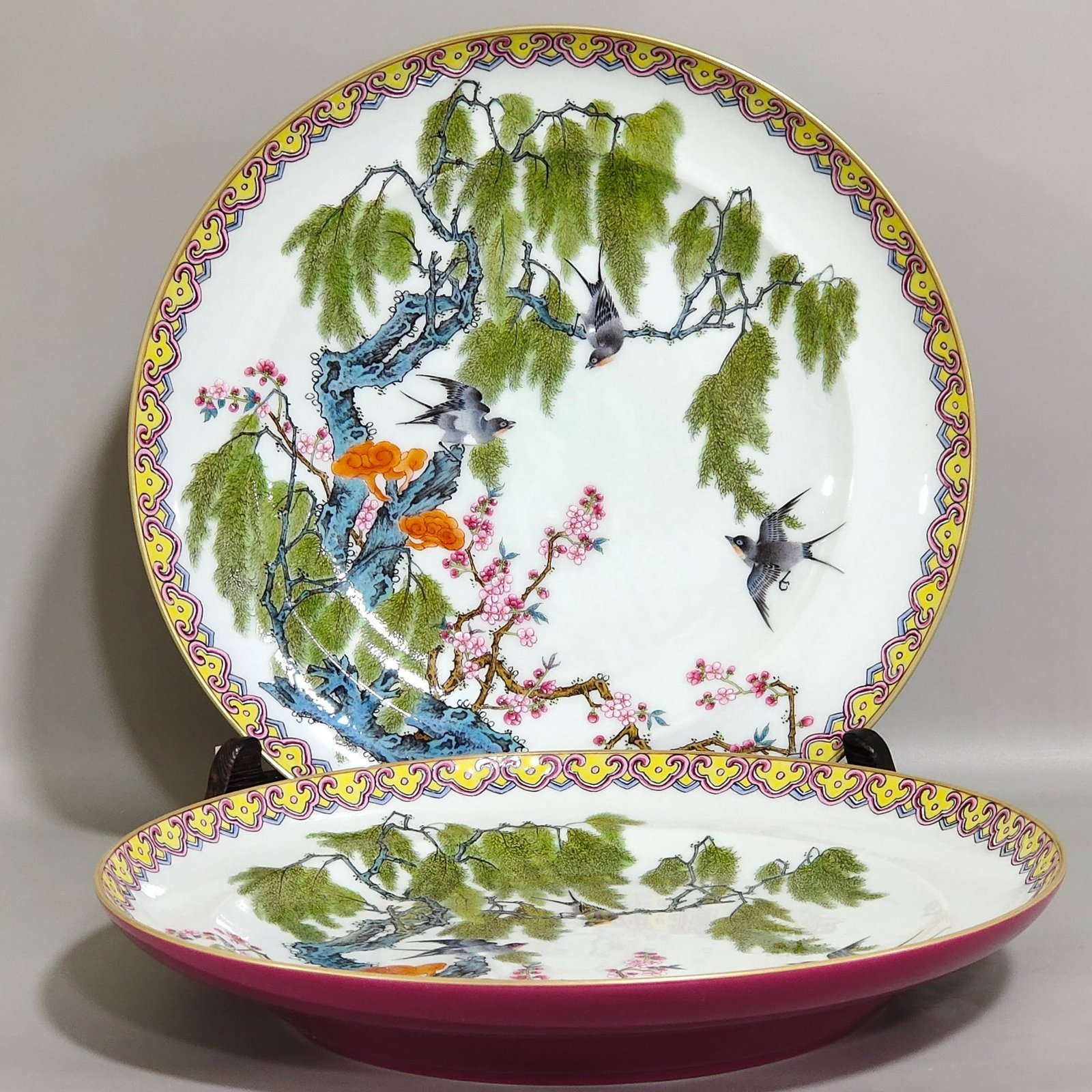 Qing Dynasty Yongzheng enamel colored rouge red willow swallow dish