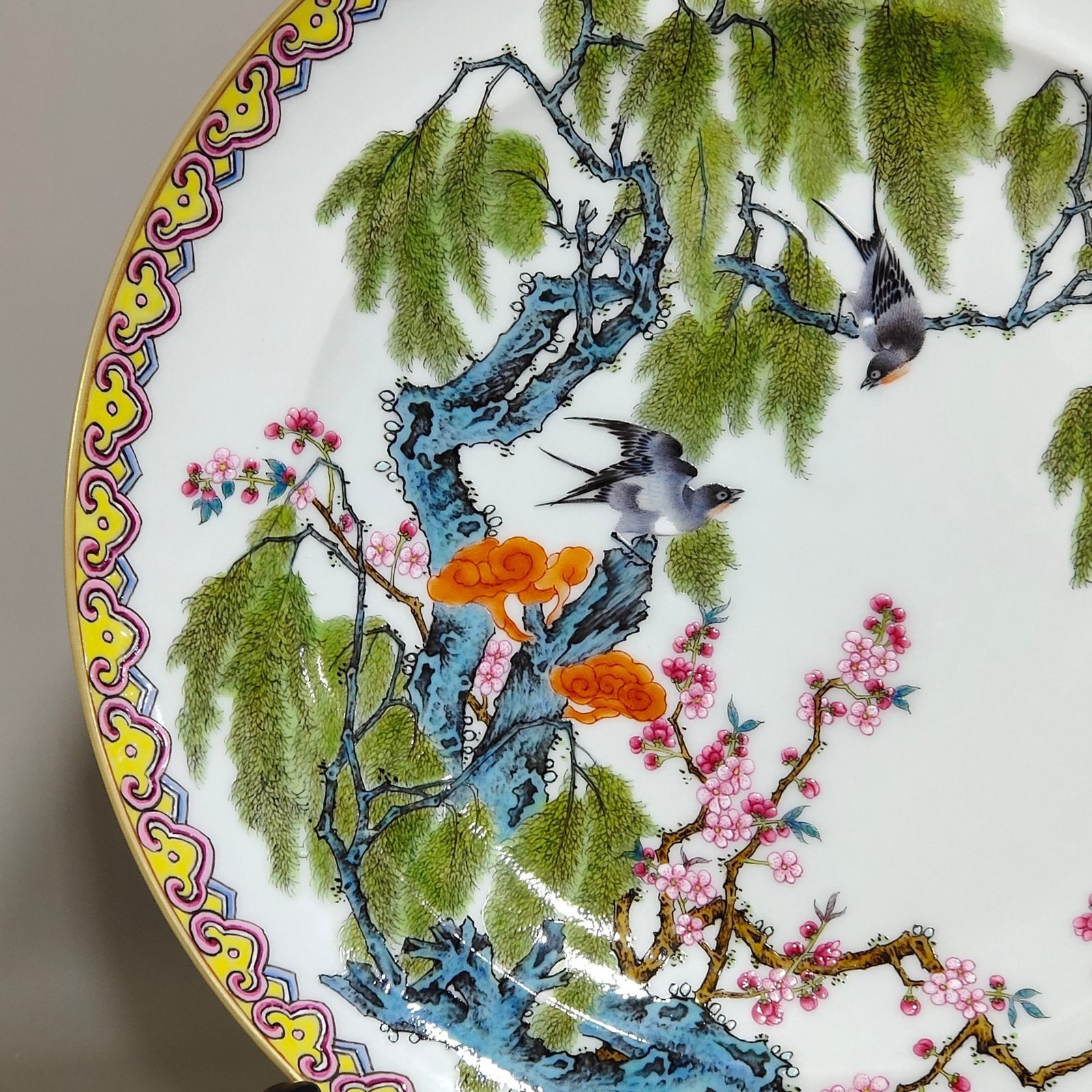Qing Dynasty Yongzheng enamel colored rouge red willow swallow dish