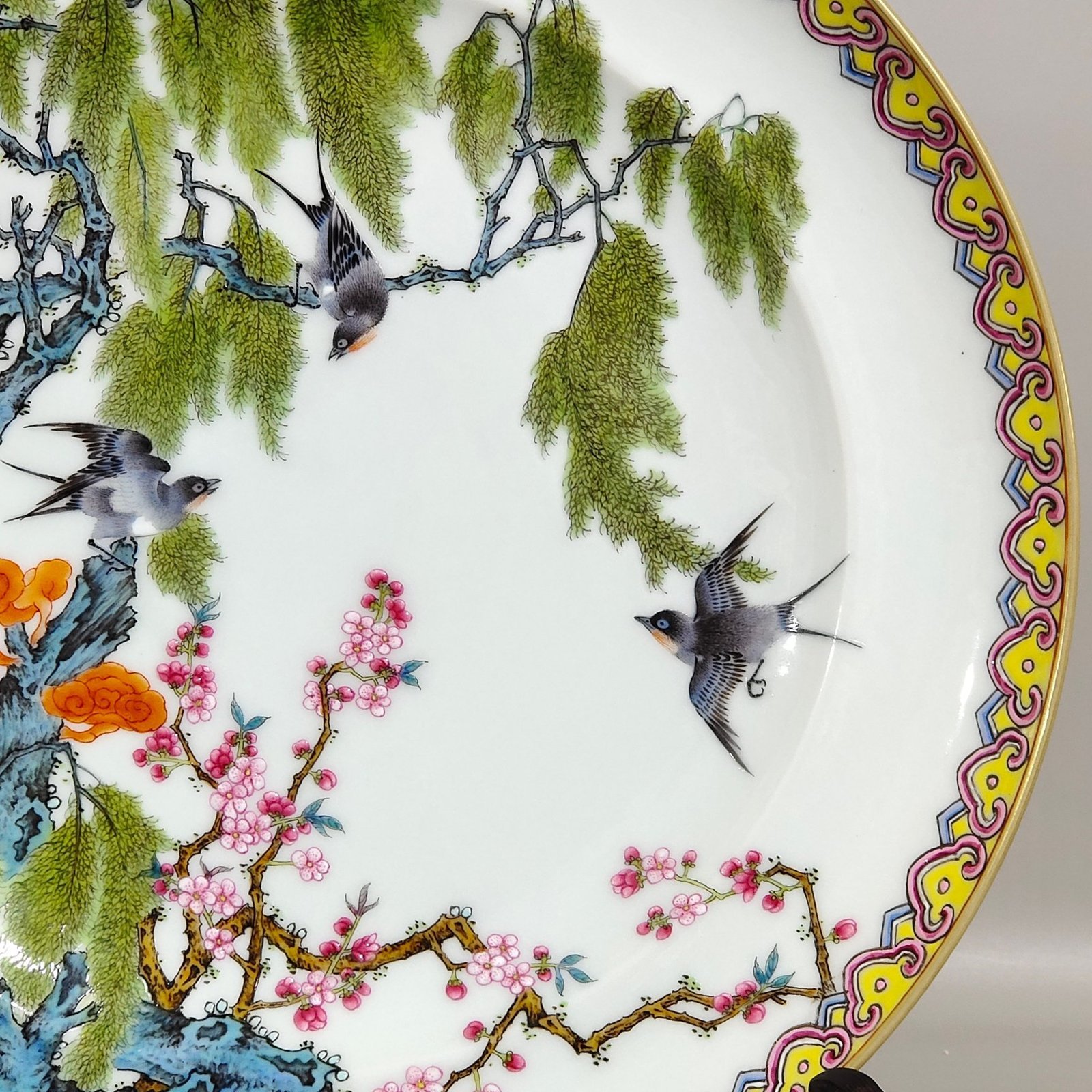 Qing Dynasty Yongzheng enamel colored rouge red willow swallow dish