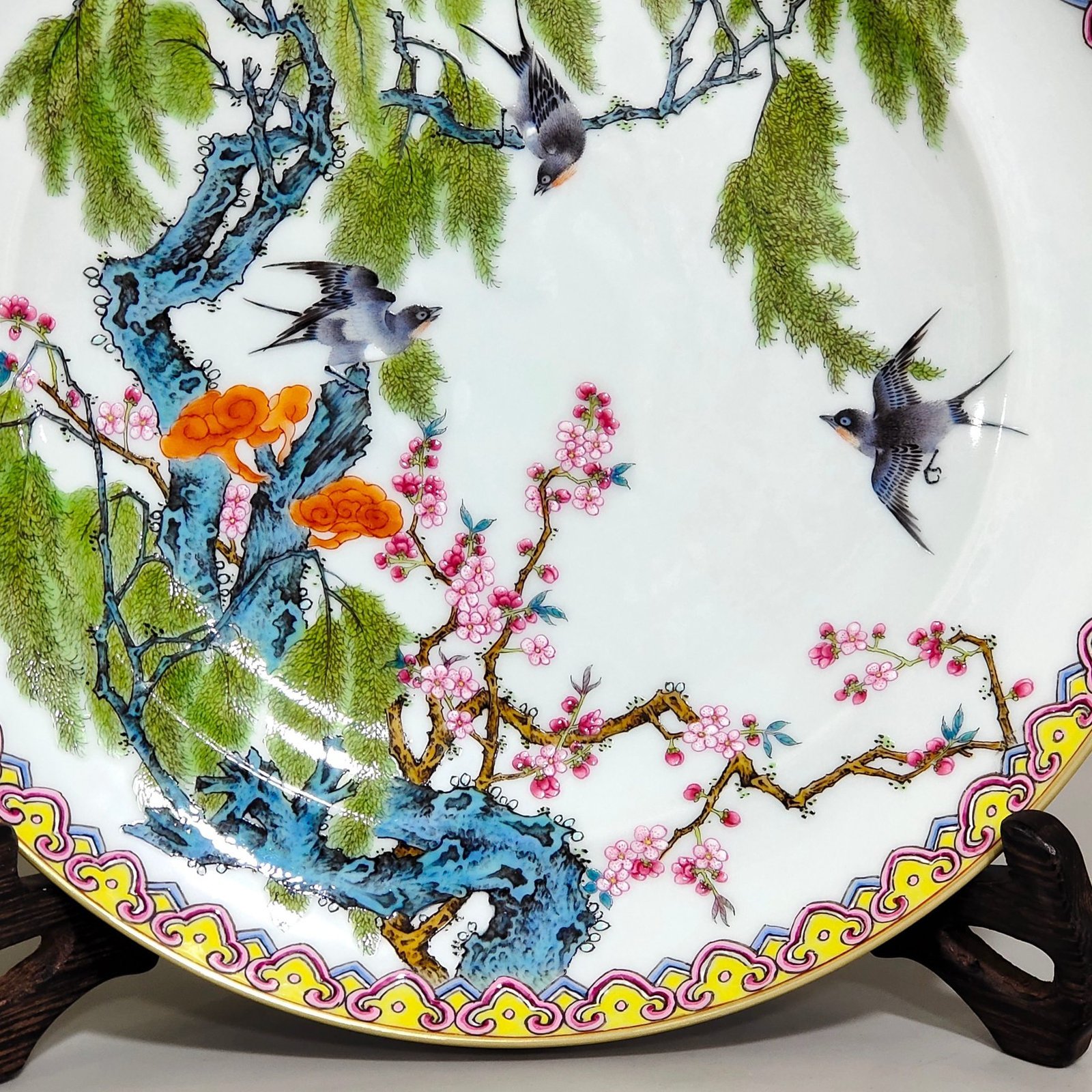 Qing Dynasty Yongzheng enamel colored rouge red willow swallow dish