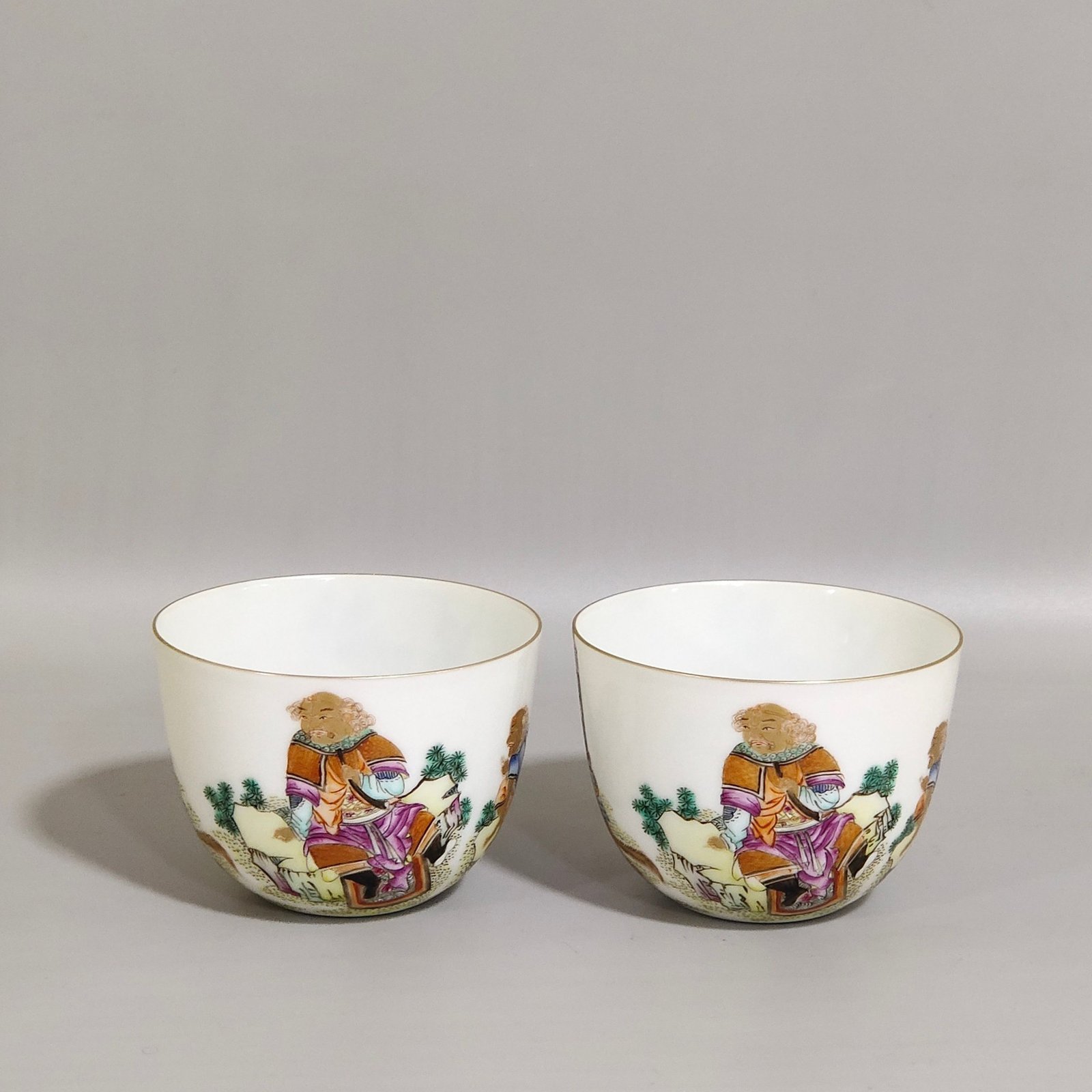 Qing Dynasty Yongzheng A thin cup with a picture of Ziweixing Jun training animals