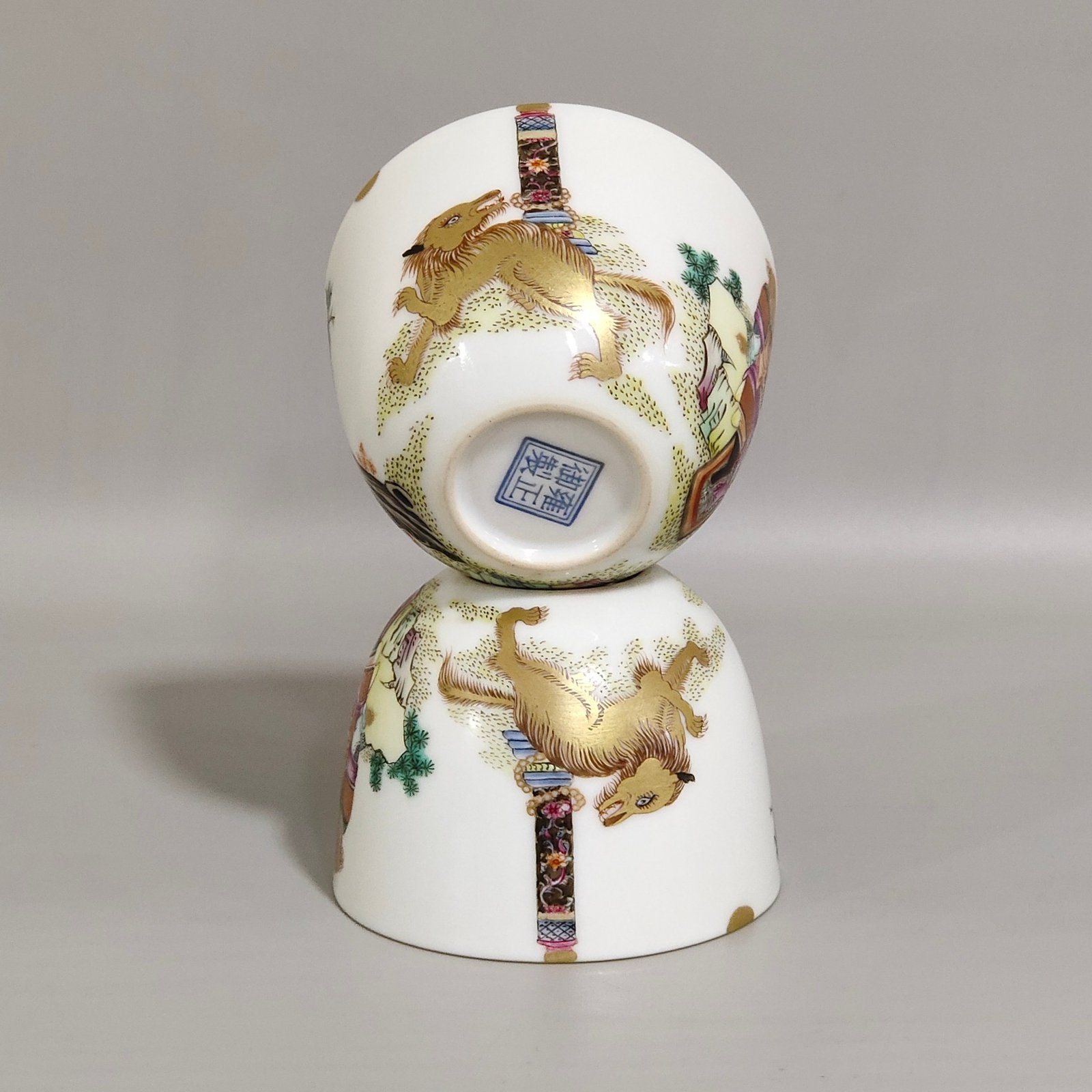 Qing Dynasty Yongzheng A thin cup with a picture of Ziweixing Jun training animals