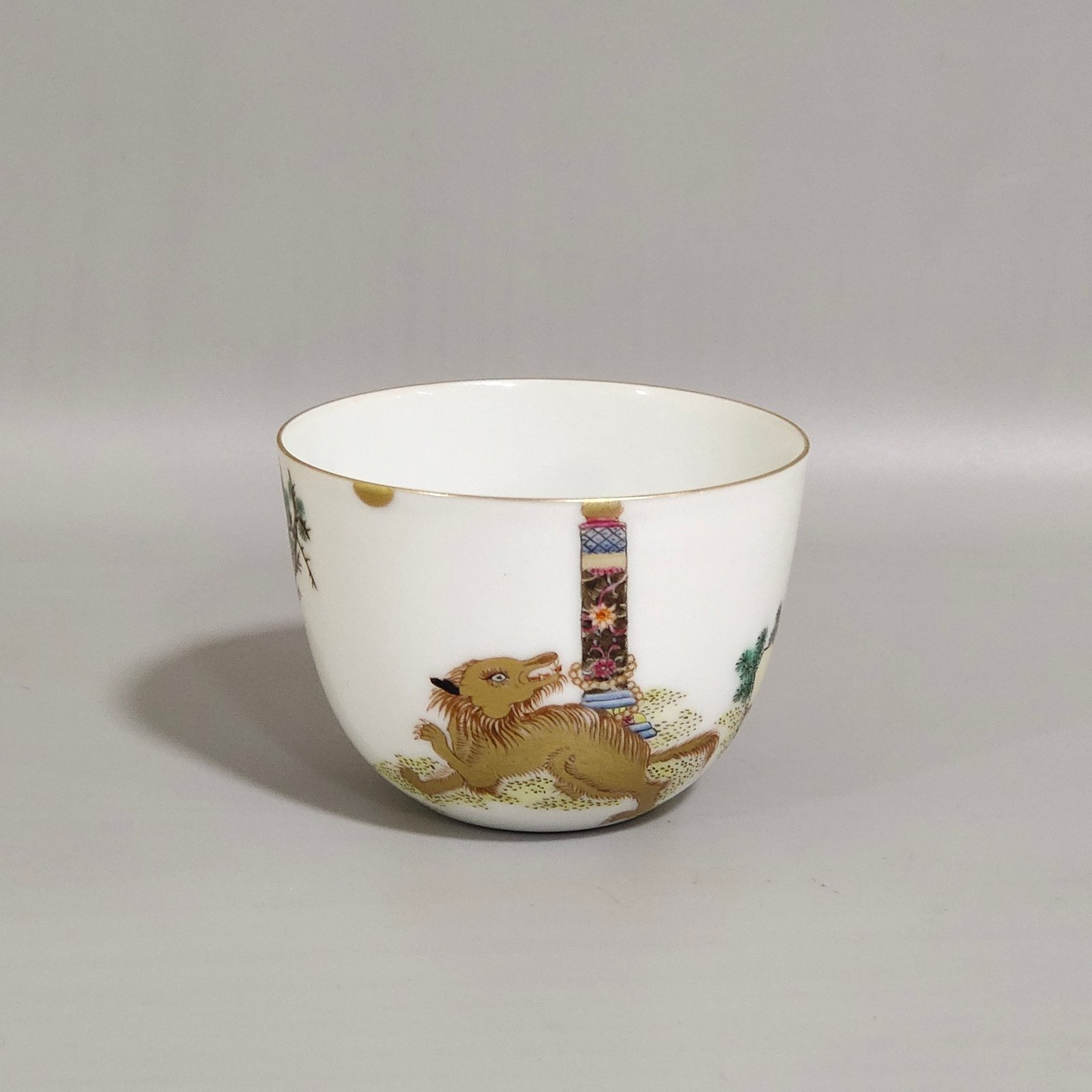 Qing Dynasty Yongzheng A thin cup with a picture of Ziweixing Jun training animals