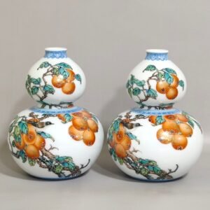 Qing Dynasty Yongzheng A green edged gourd vase with persimmons flowers and birds