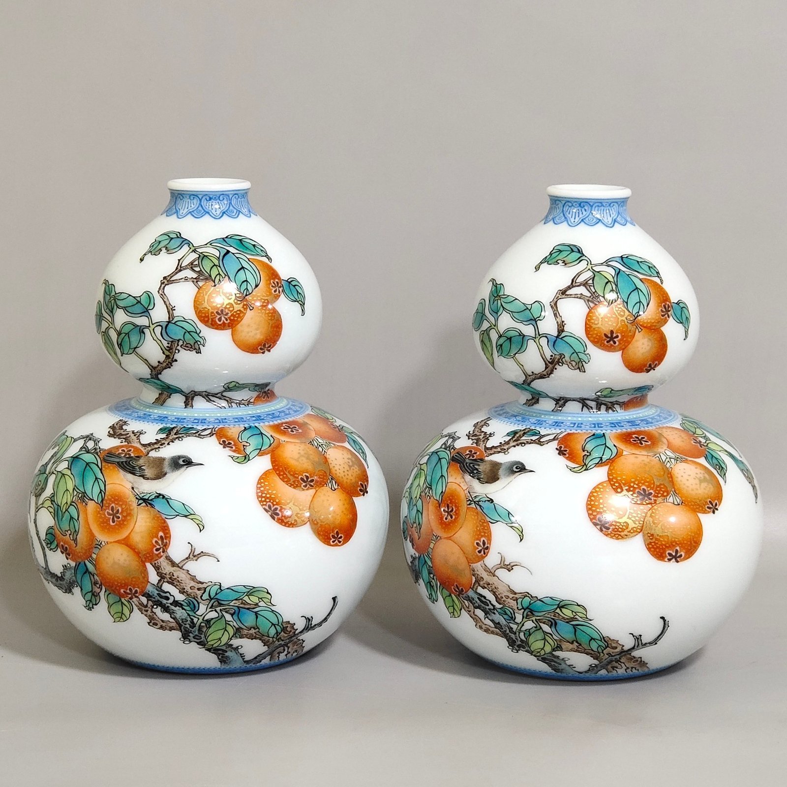 Qing Dynasty Yongzheng A green edged gourd vase with persimmons flowers and birds