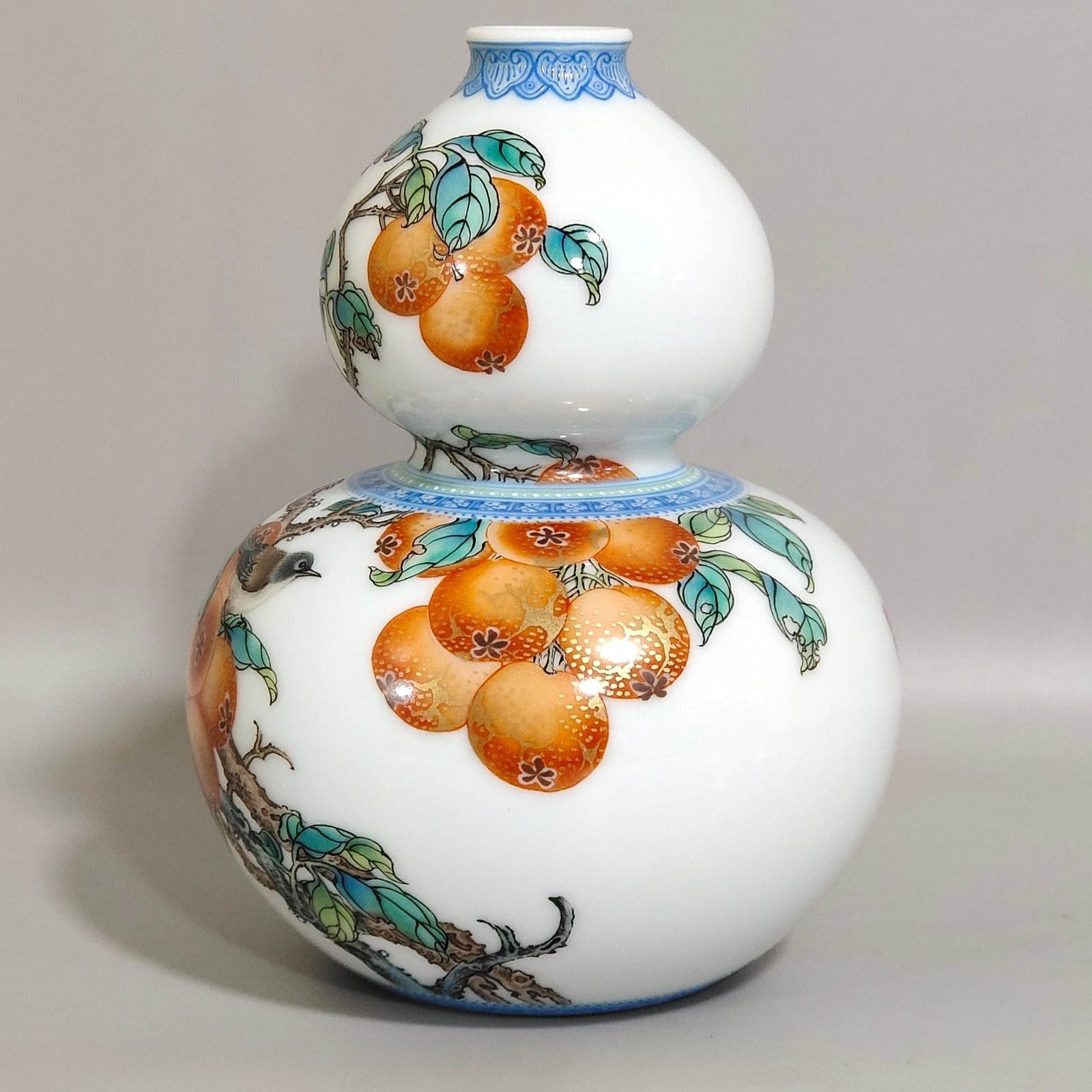 Qing Dynasty Yongzheng A green edged gourd vase with persimmons flowers and birds