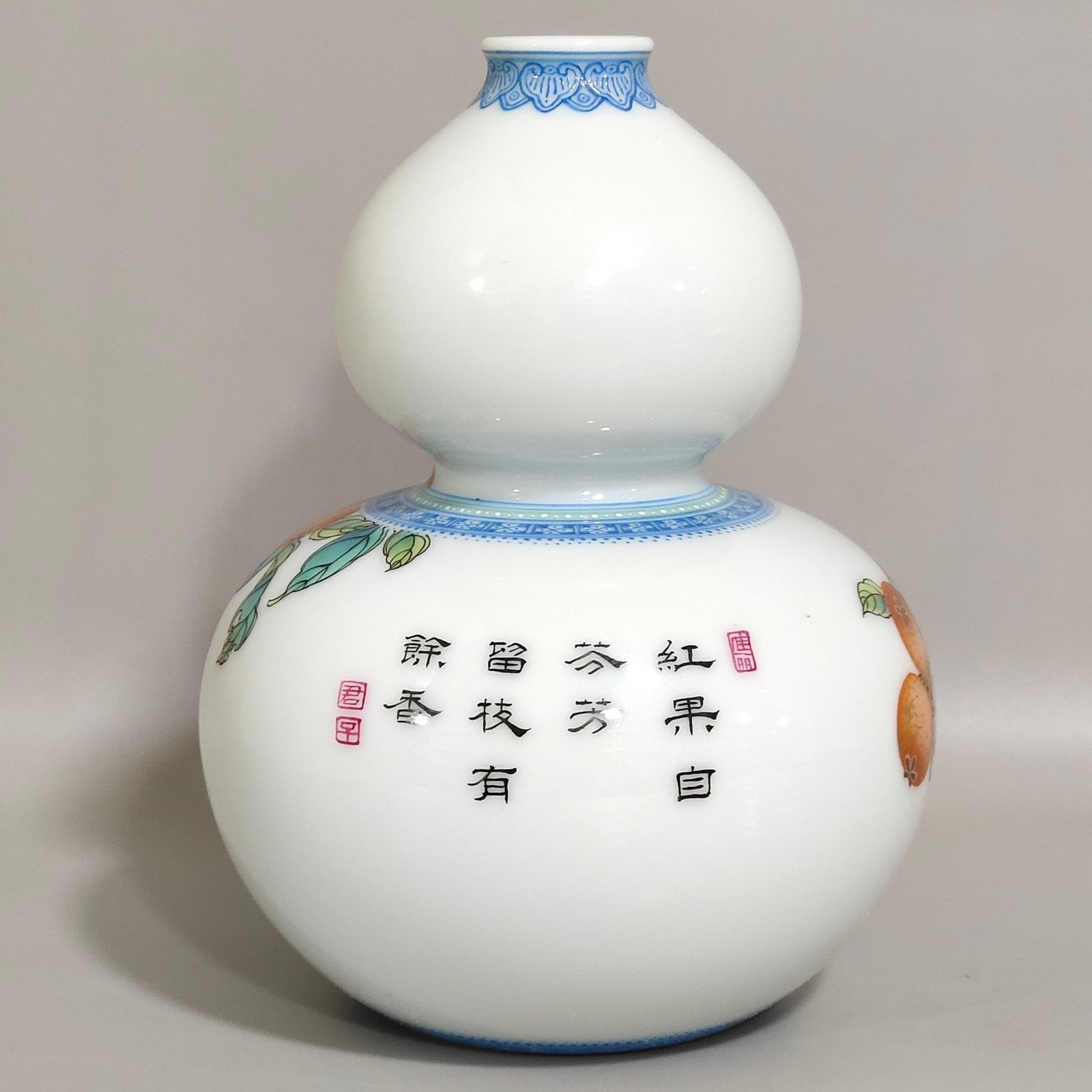 Qing Dynasty Yongzheng A green edged gourd vase with persimmons flowers and birds