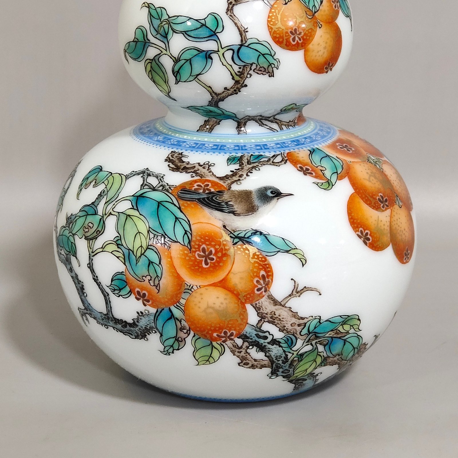 Qing Dynasty Yongzheng A green edged gourd vase with persimmons flowers and birds