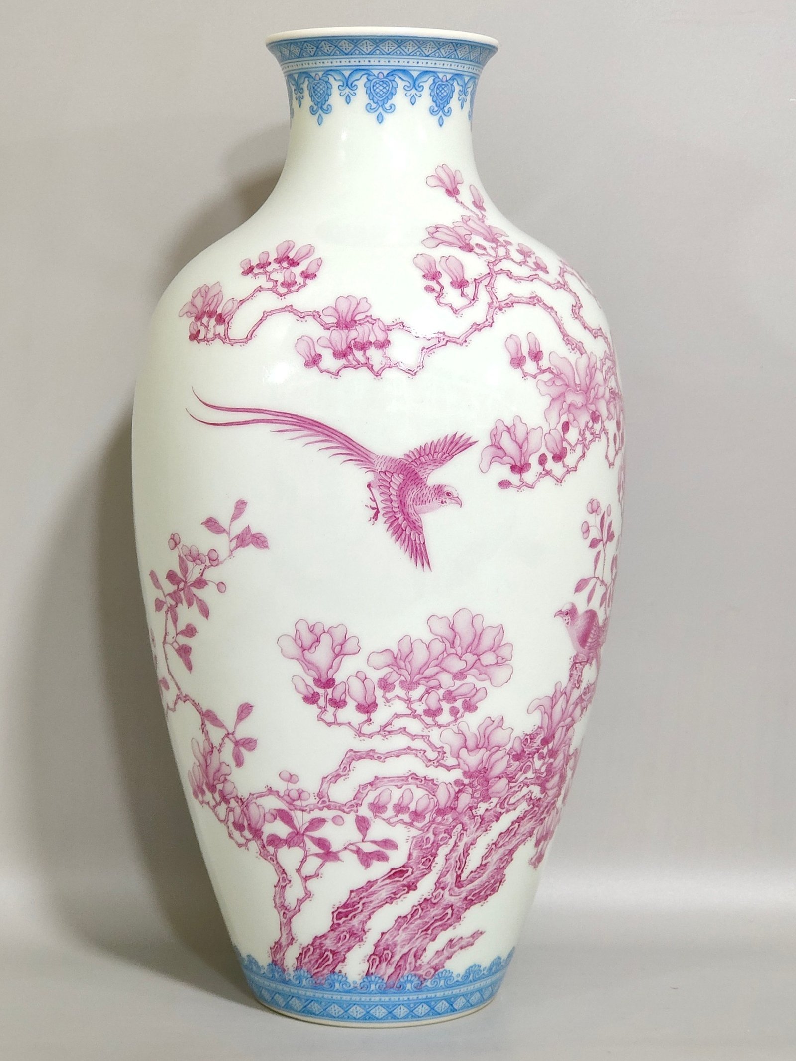Qing Dynasty Yongzheng’s thin bodied plum vase with green edges