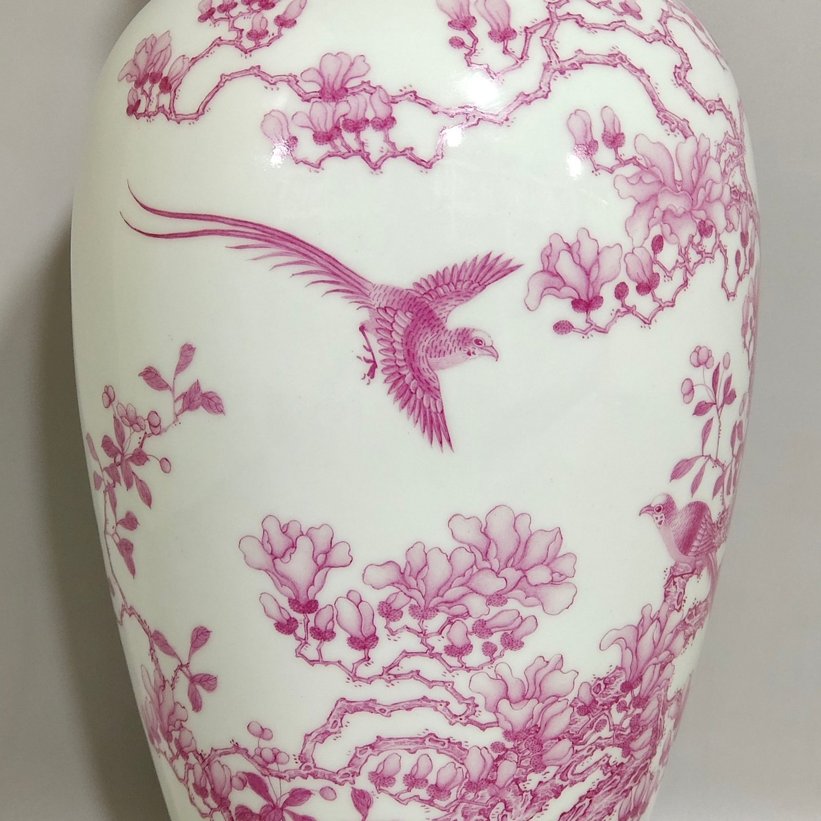 Qing Dynasty Yongzheng’s thin bodied plum vase with green edges
