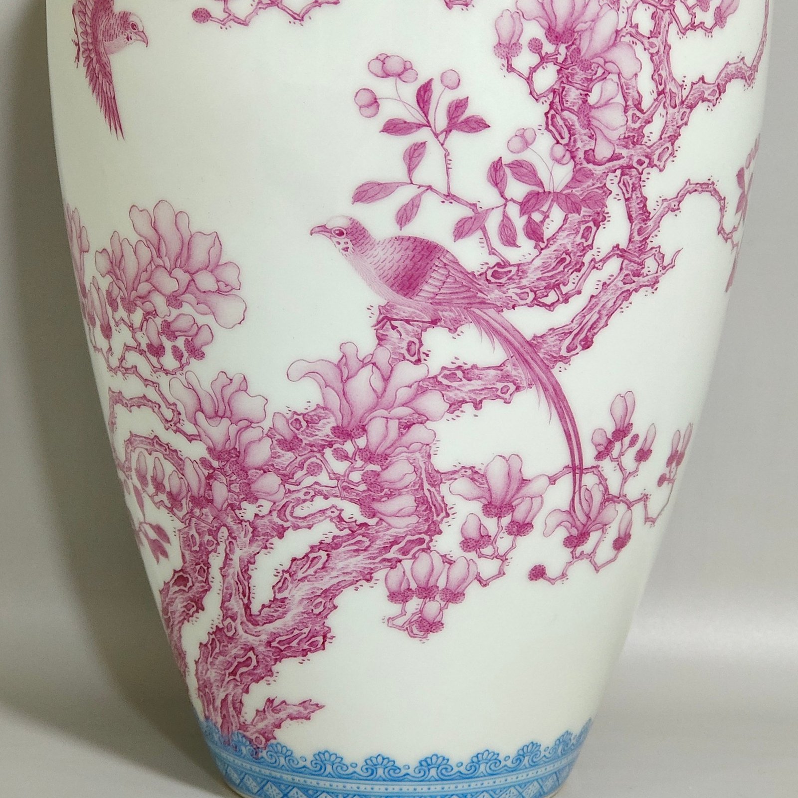 Qing Dynasty Yongzheng’s thin bodied plum vase with green edges