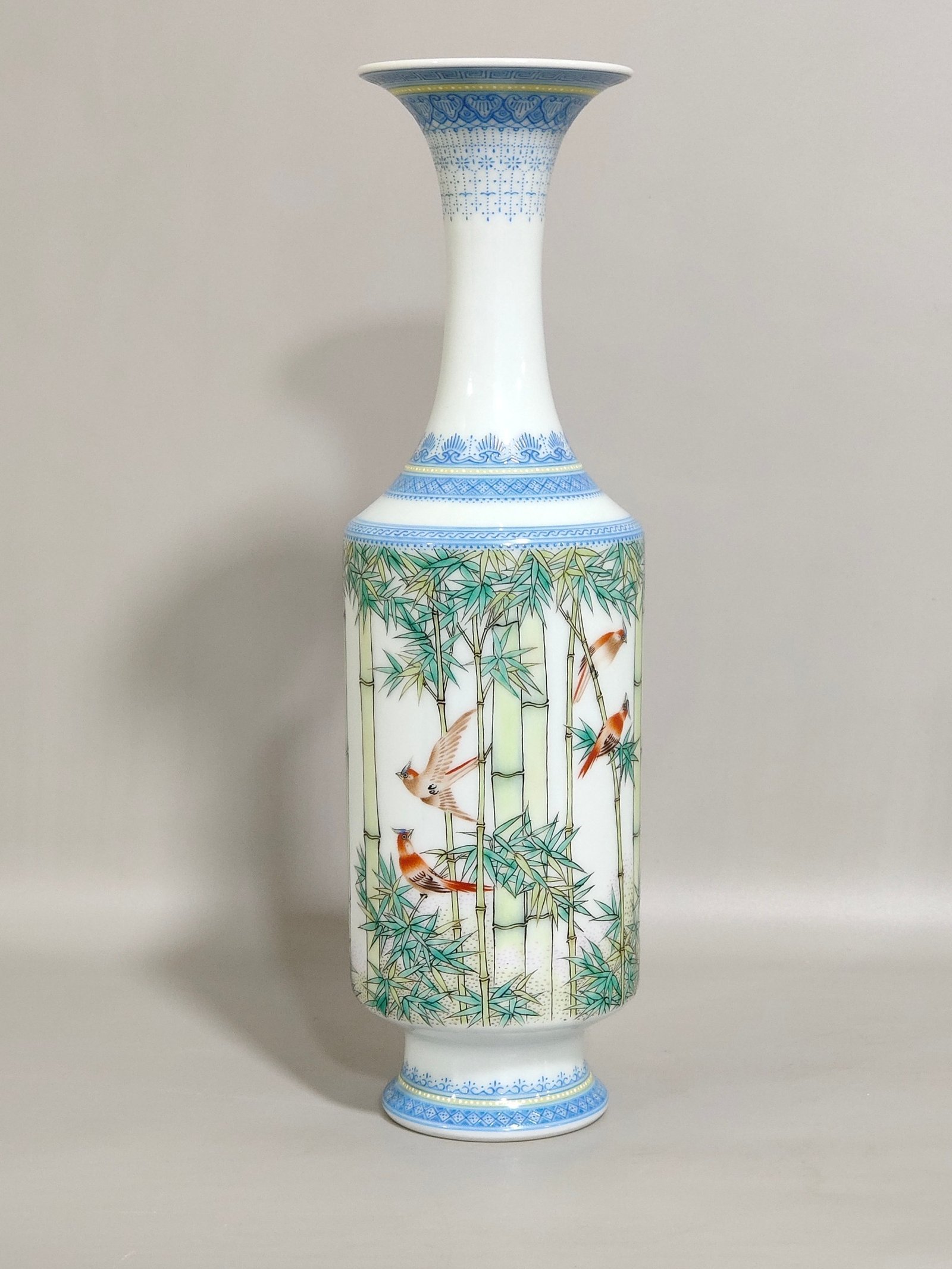 Qing Dynasty Yongzheng A green edged bamboo bird vase