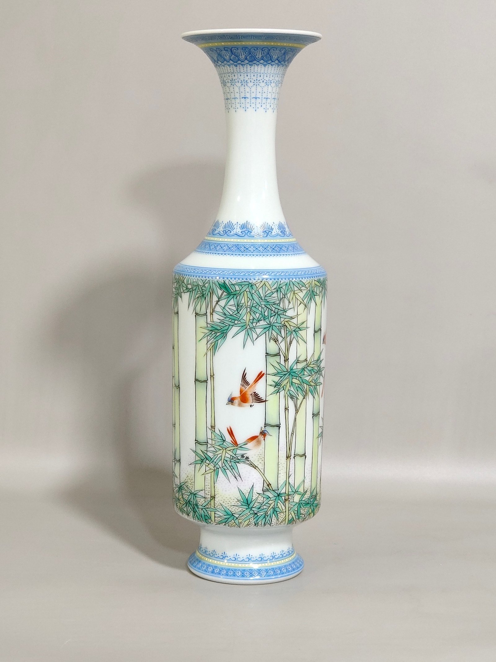Qing Dynasty Yongzheng A green edged bamboo bird vase