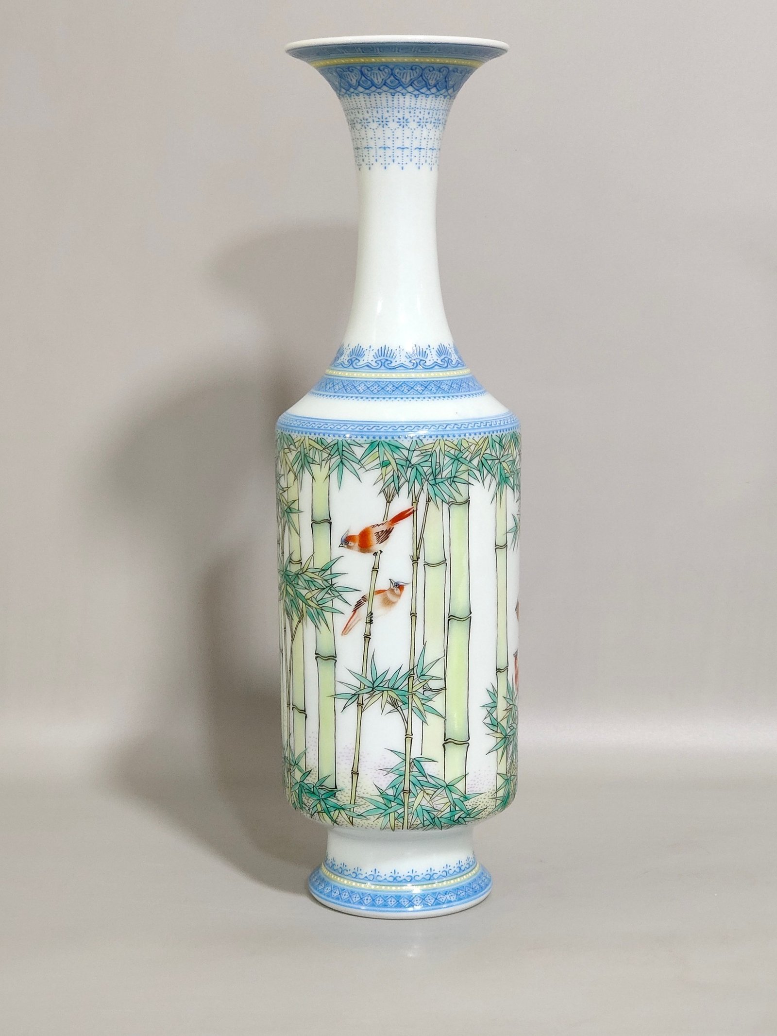 Qing Dynasty Yongzheng A green edged bamboo bird vase