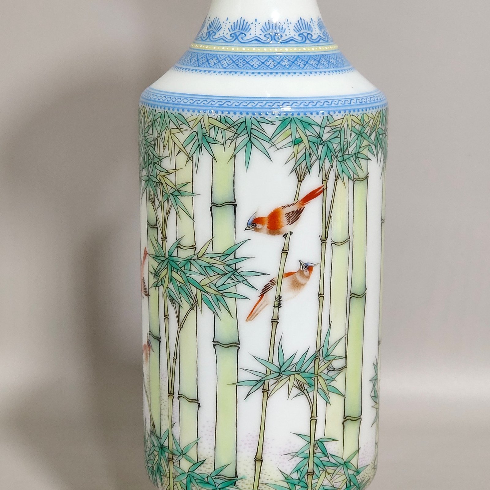 Qing Dynasty Yongzheng A green edged bamboo bird vase