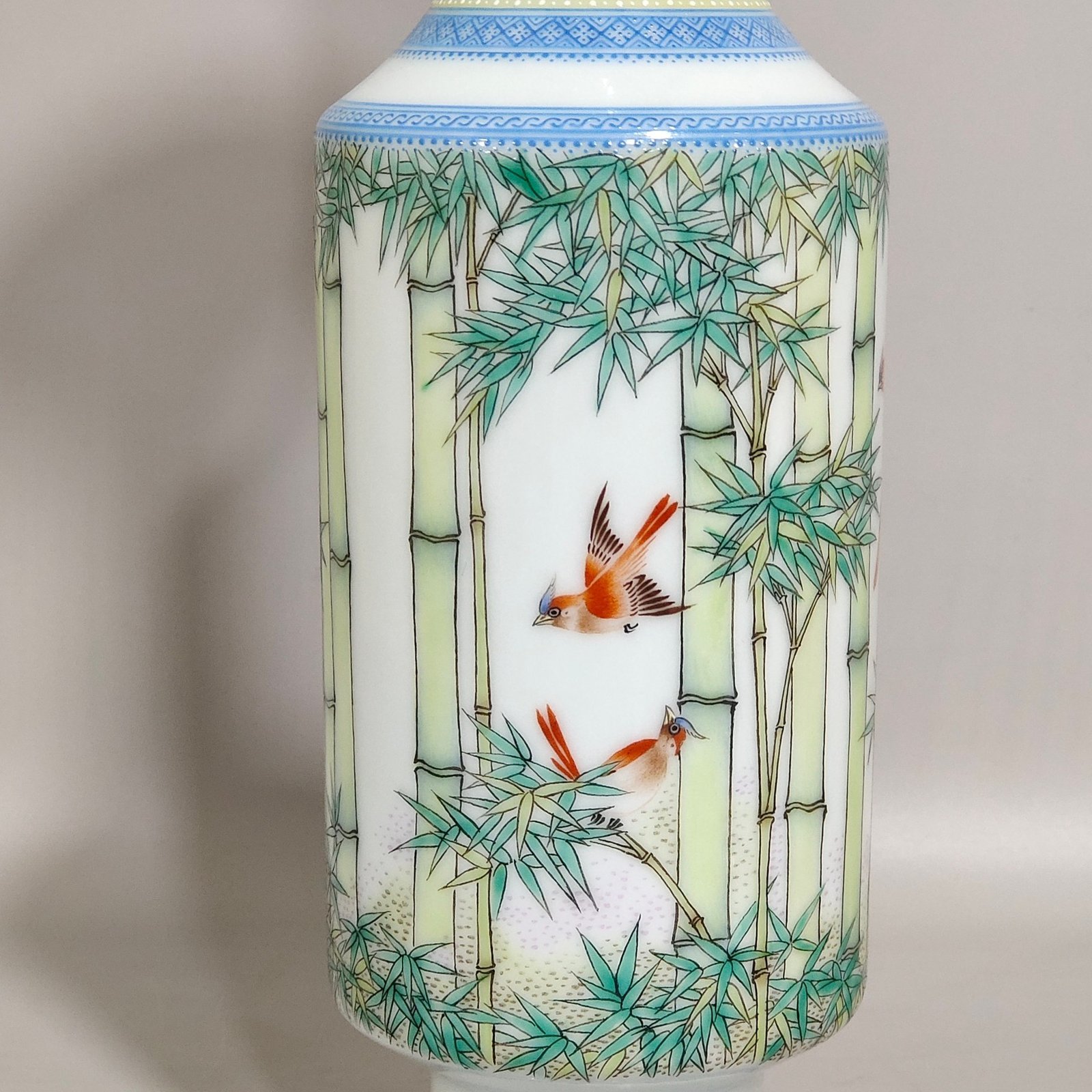 Qing Dynasty Yongzheng A green edged bamboo bird vase