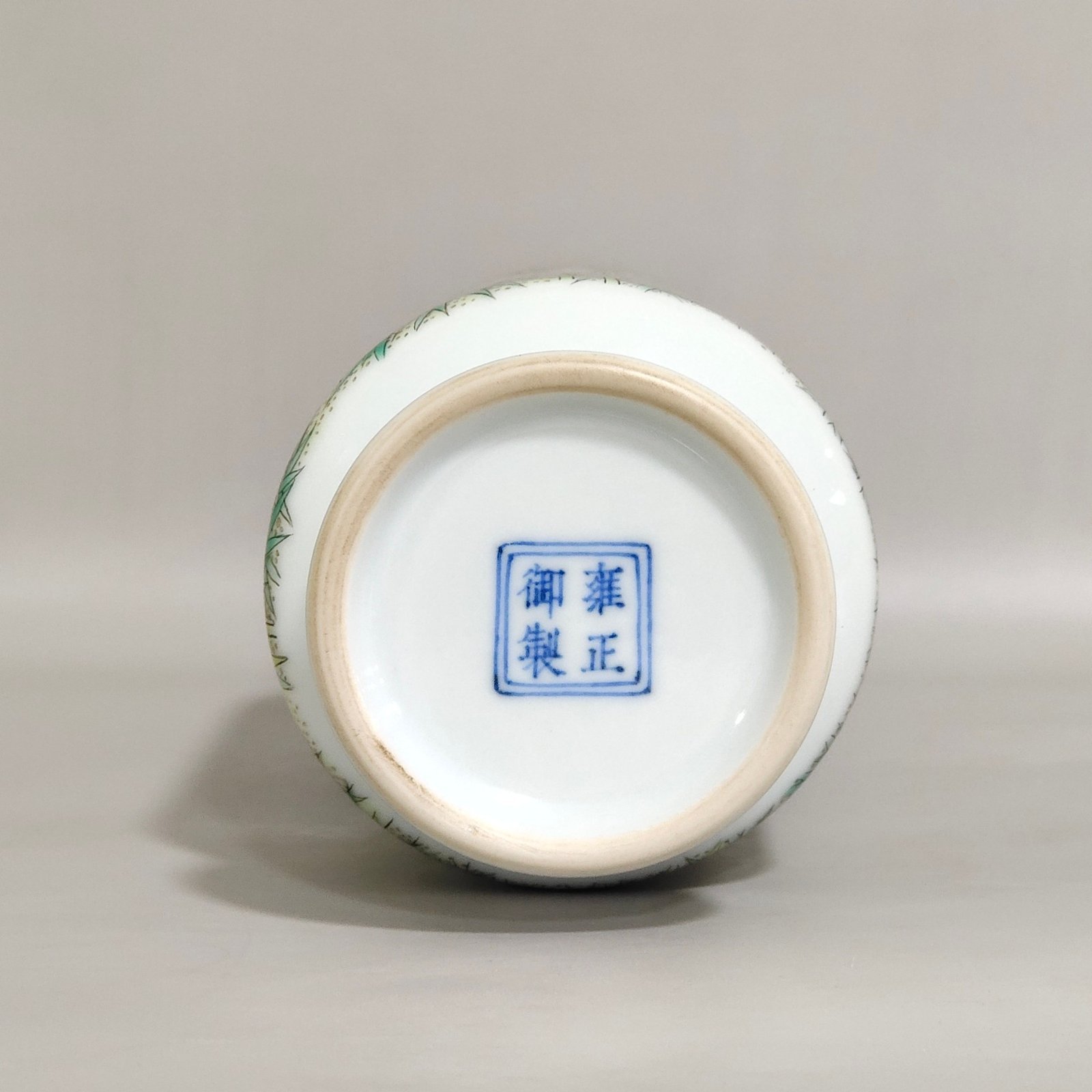 Qing Dynasty Yongzheng A green edged bamboo bird vase