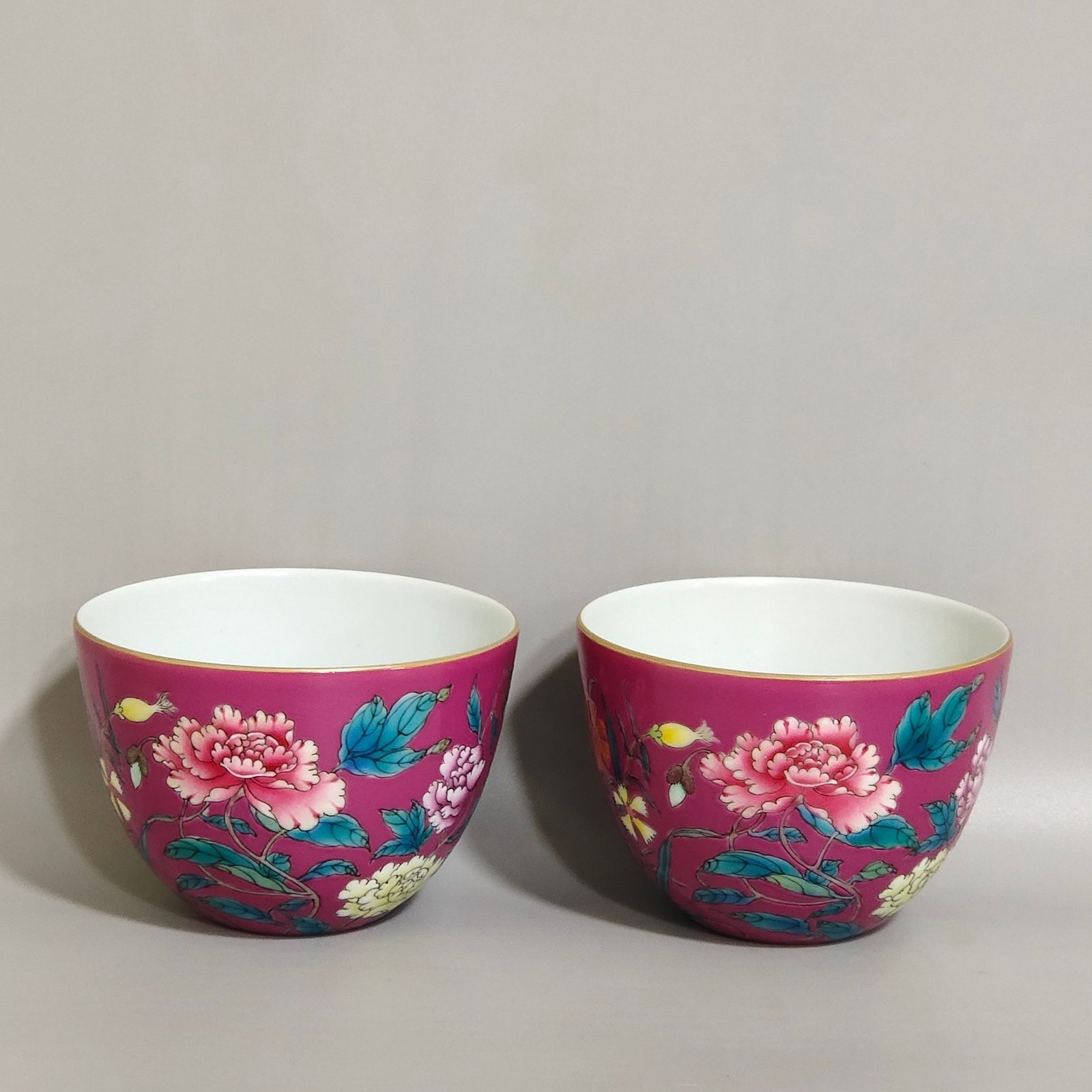 Qing Dynasty Yongzheng Carmine red flower pattern cup