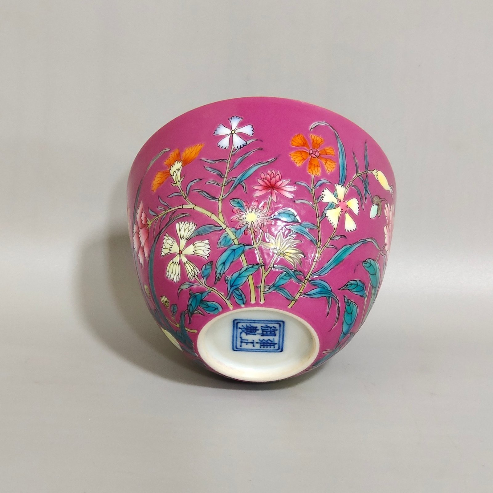 Qing Dynasty Yongzheng Carmine red flower pattern cup