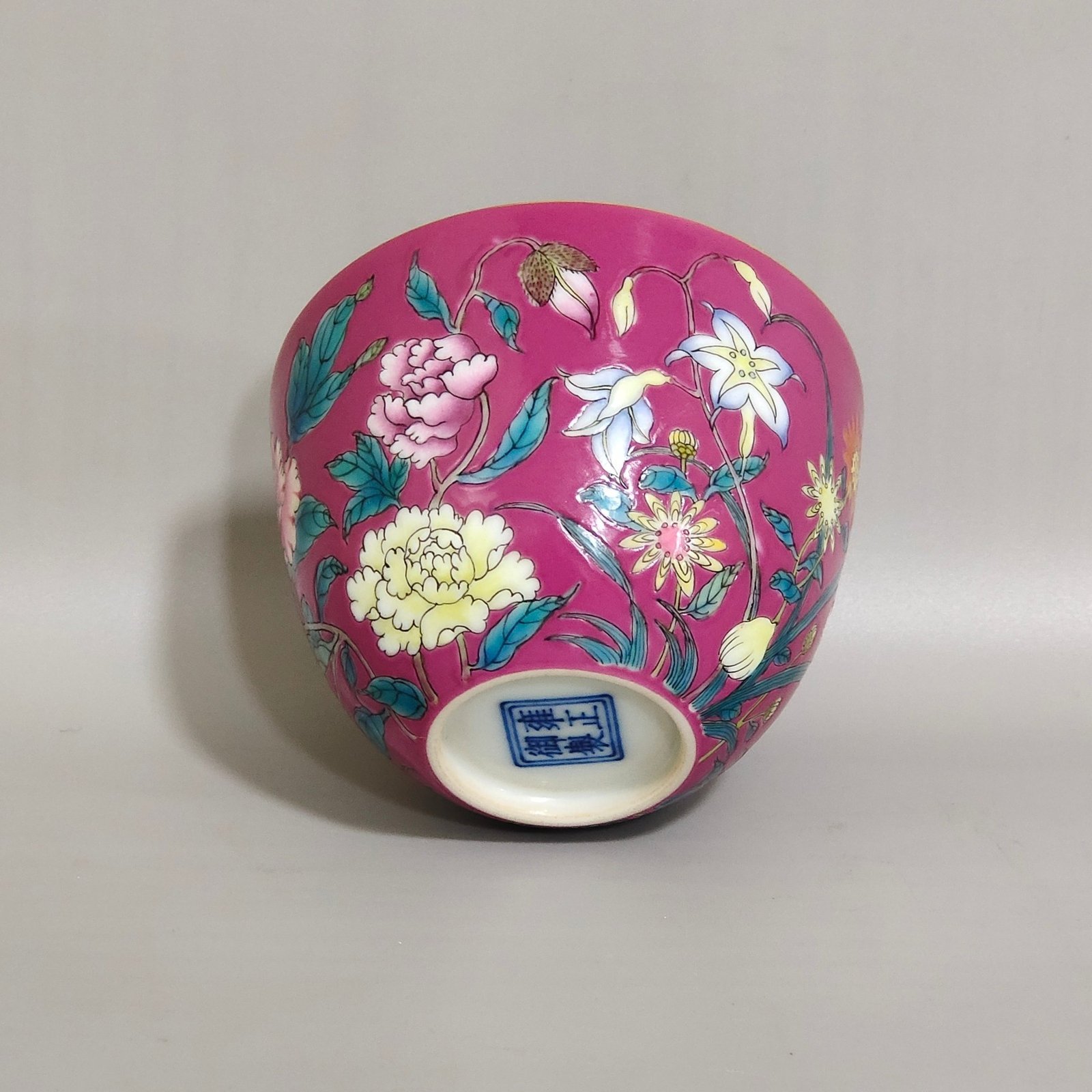 Qing Dynasty Yongzheng Carmine red flower pattern cup