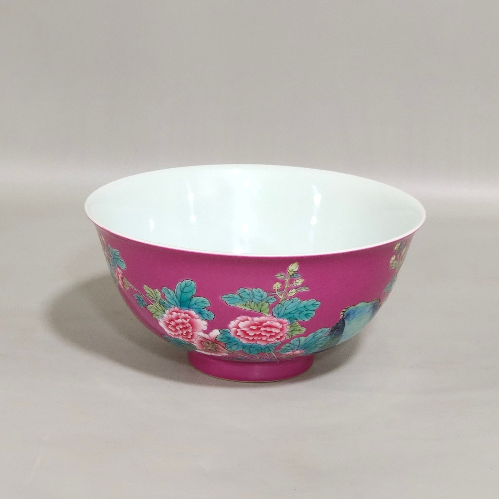 Qing Dynasty Yongzheng A rouge red flower bowl with poems and poems