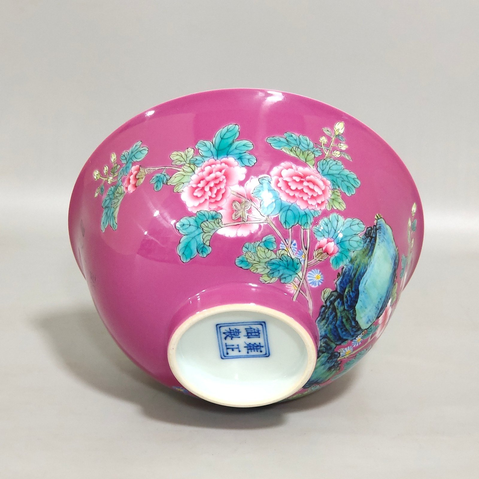 Qing Dynasty Yongzheng A rouge red flower bowl with poems and poems