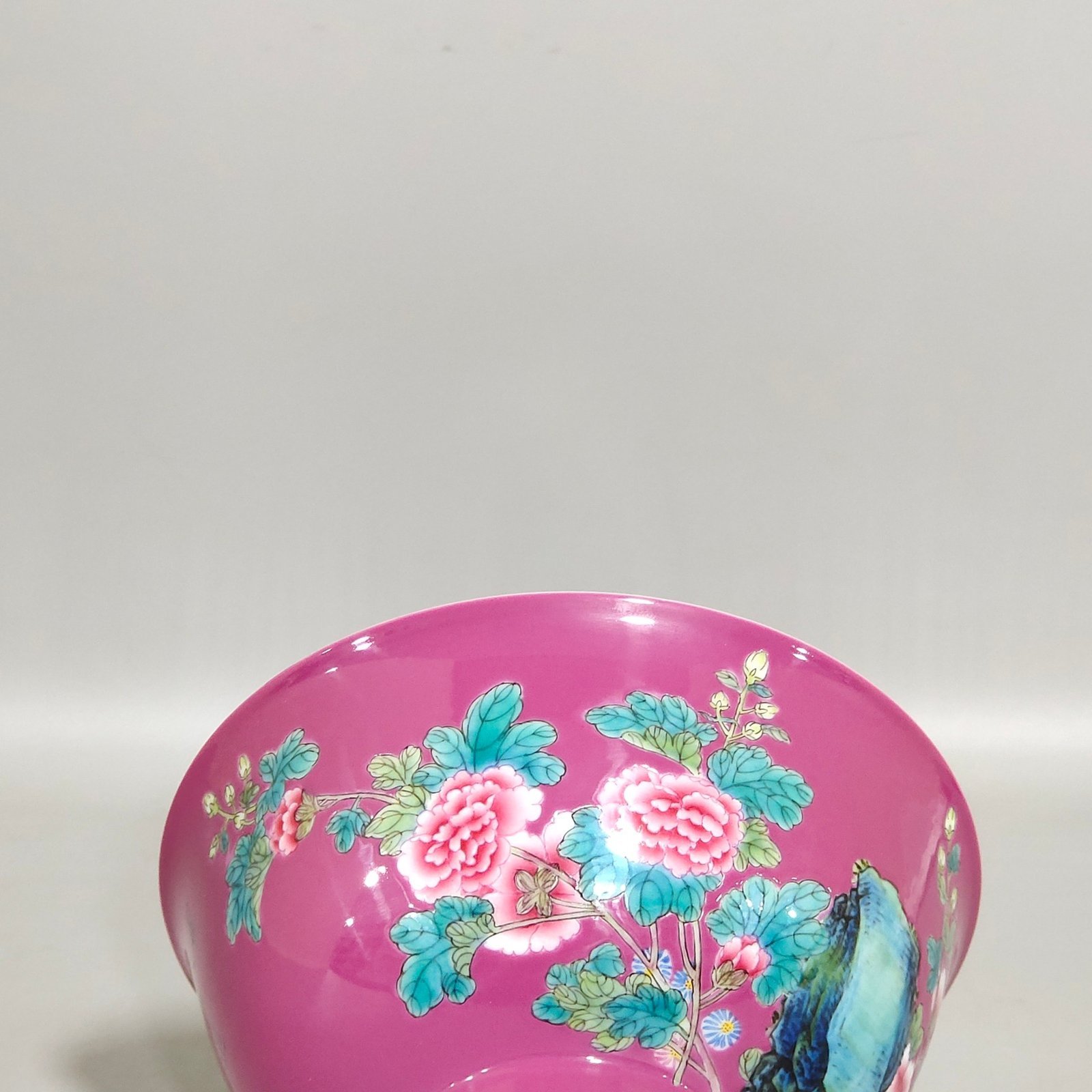 Qing Dynasty Yongzheng A rouge red flower bowl with poems and poems