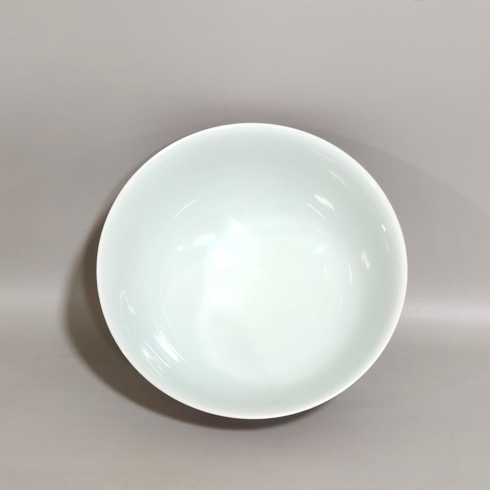 Qing Dynasty Yongzheng A rouge red flower bowl with poems and poems