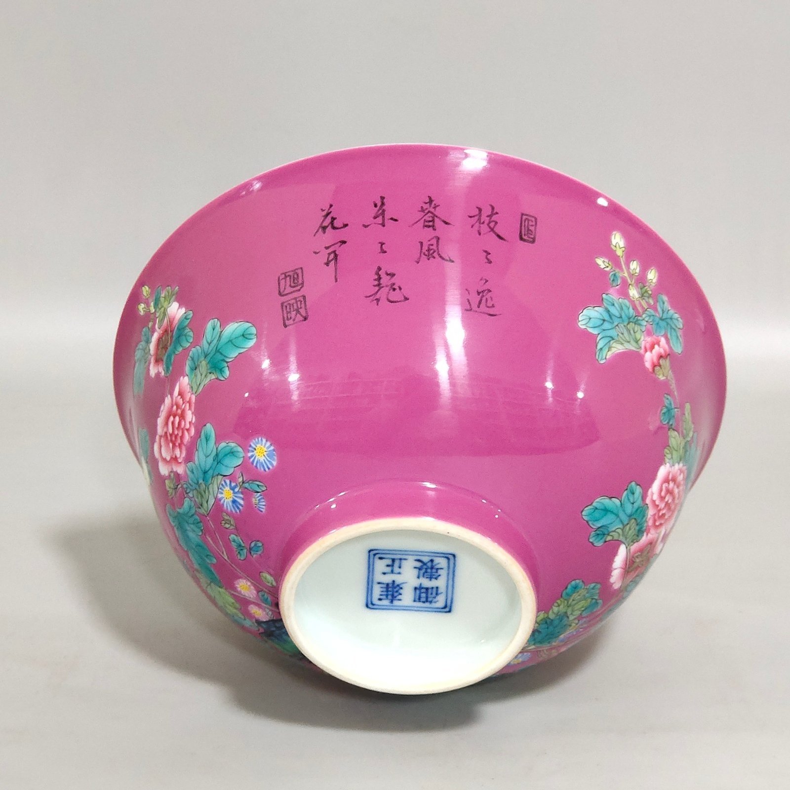 Qing Dynasty Yongzheng A rouge red flower bowl with poems and poems