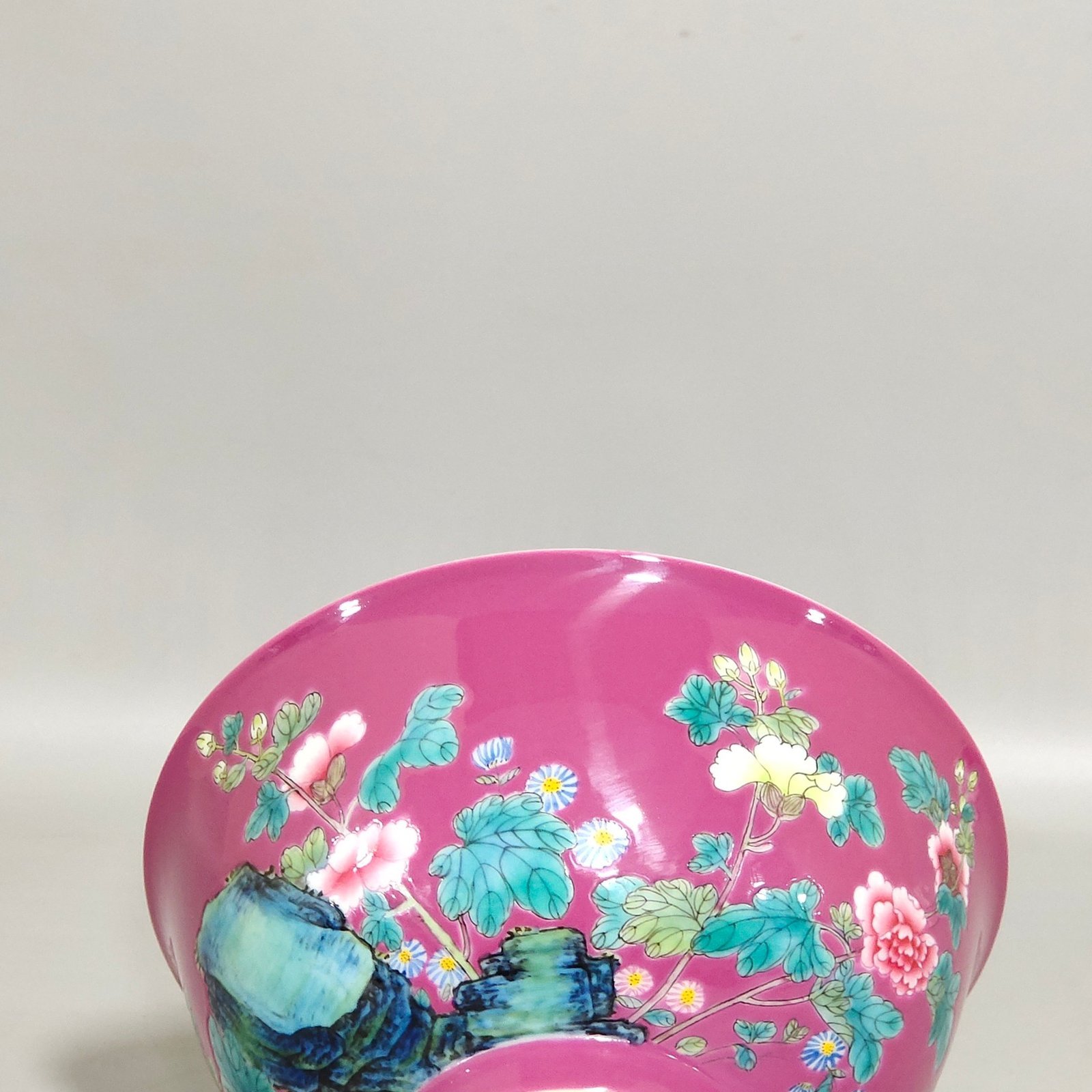 Qing Dynasty Yongzheng A rouge red flower bowl with poems and poems