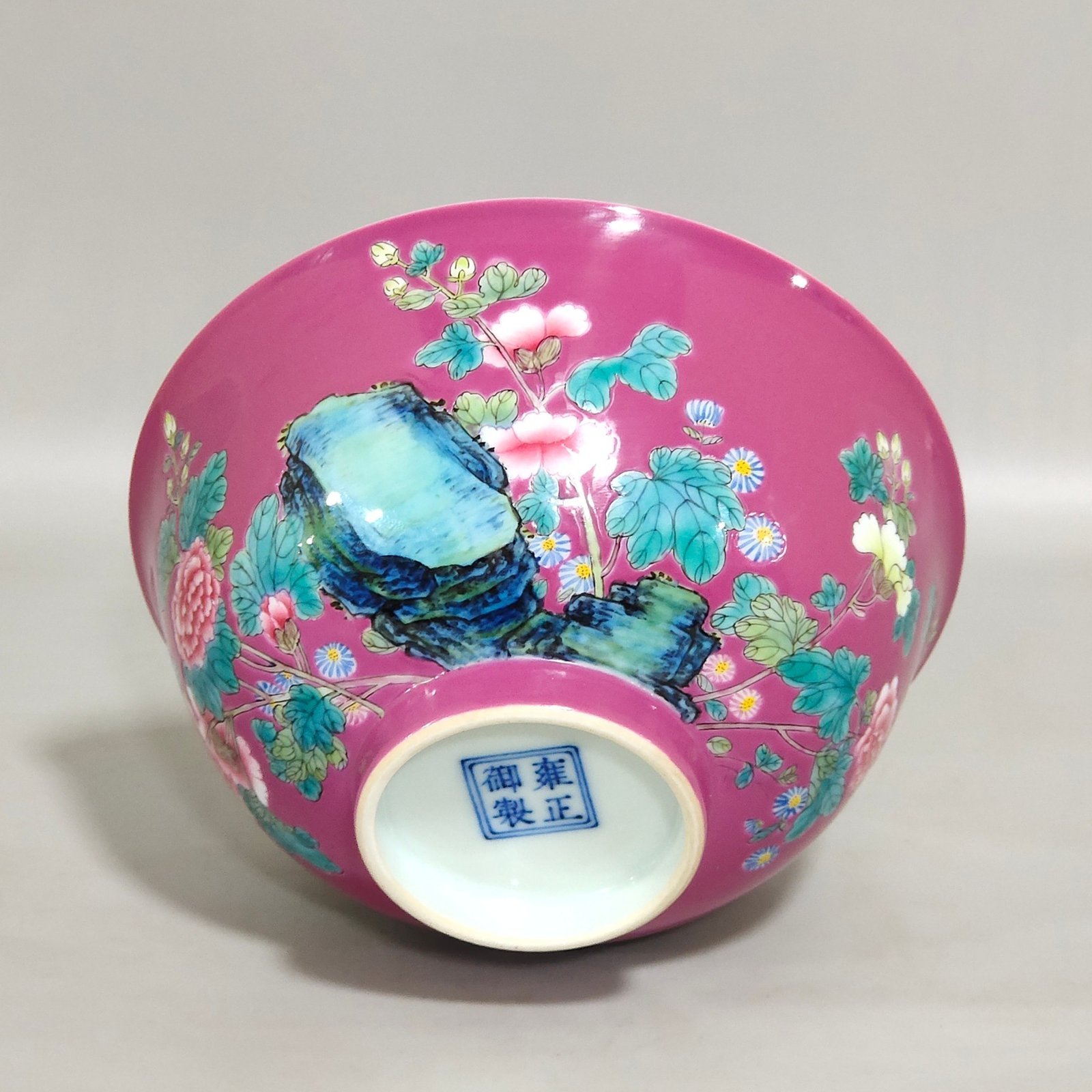 Qing Dynasty Yongzheng A rouge red flower bowl with poems and poems
