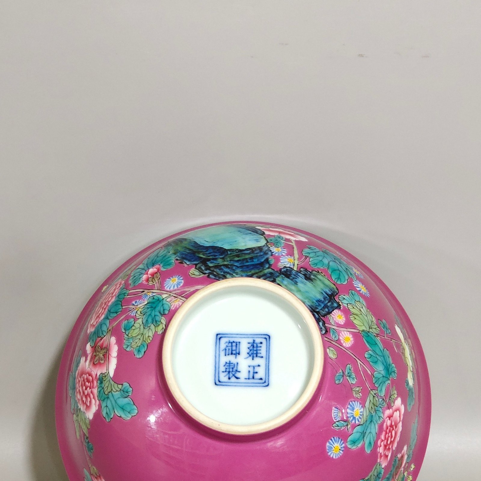 Qing Dynasty Yongzheng A rouge red flower bowl with poems and poems