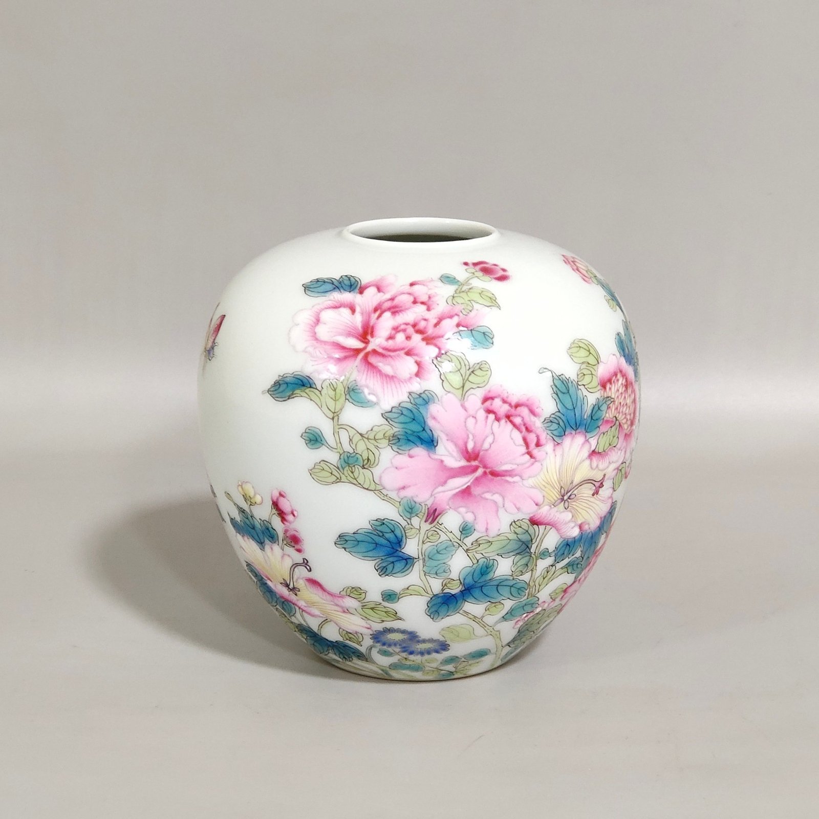 Qing Dynasty Yongzheng Famille Rose Flower basin