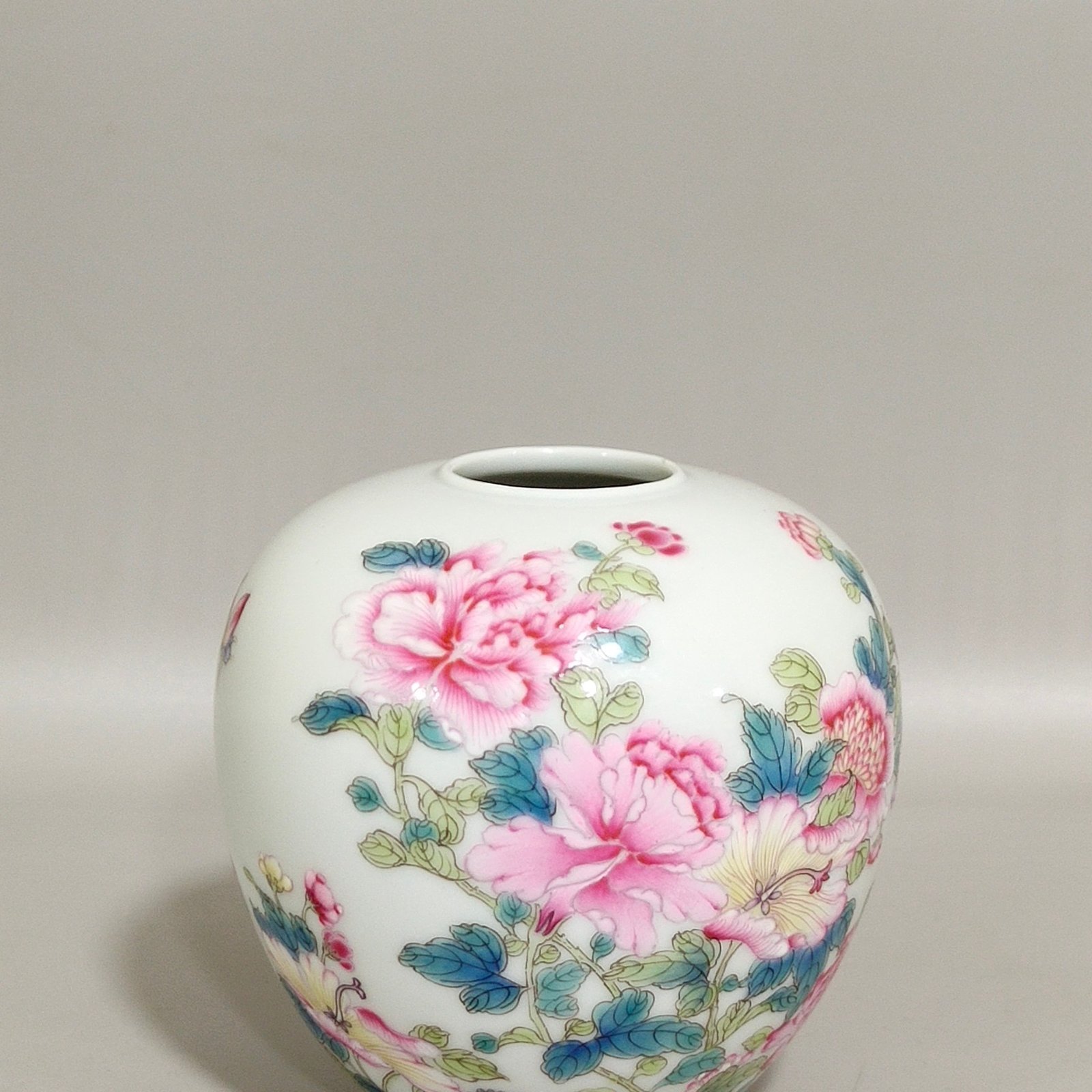 Qing Dynasty Yongzheng Famille Rose Flower basin