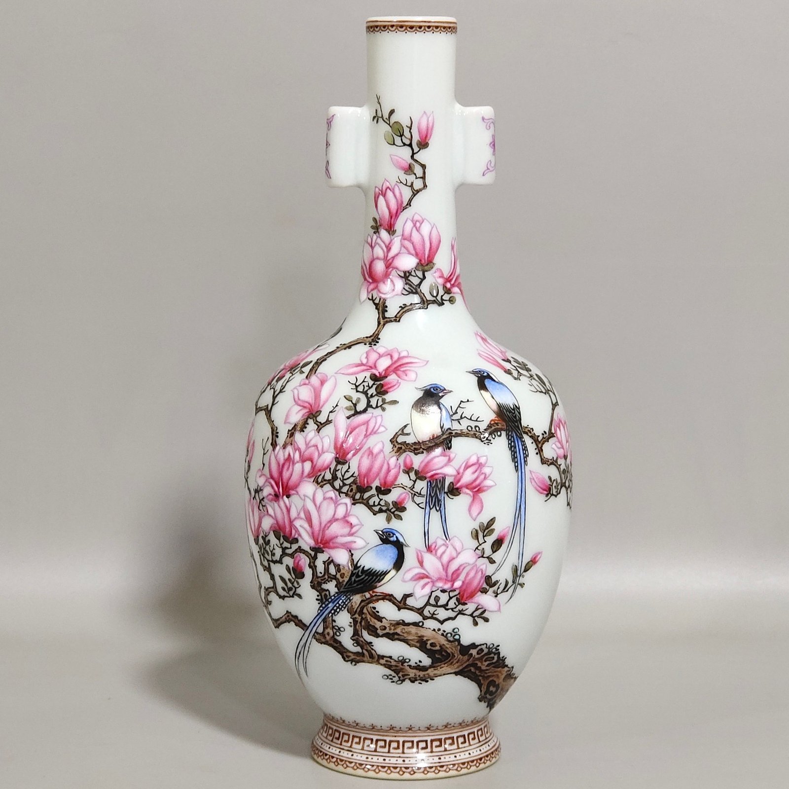 Qing Dynasty Yongzheng A flower and bird amphora