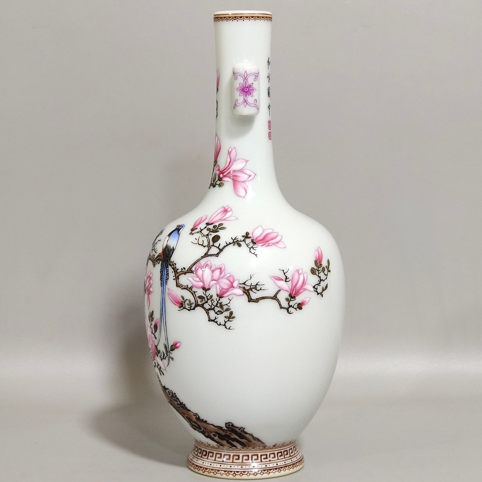 Qing Dynasty Yongzheng A flower and bird amphora